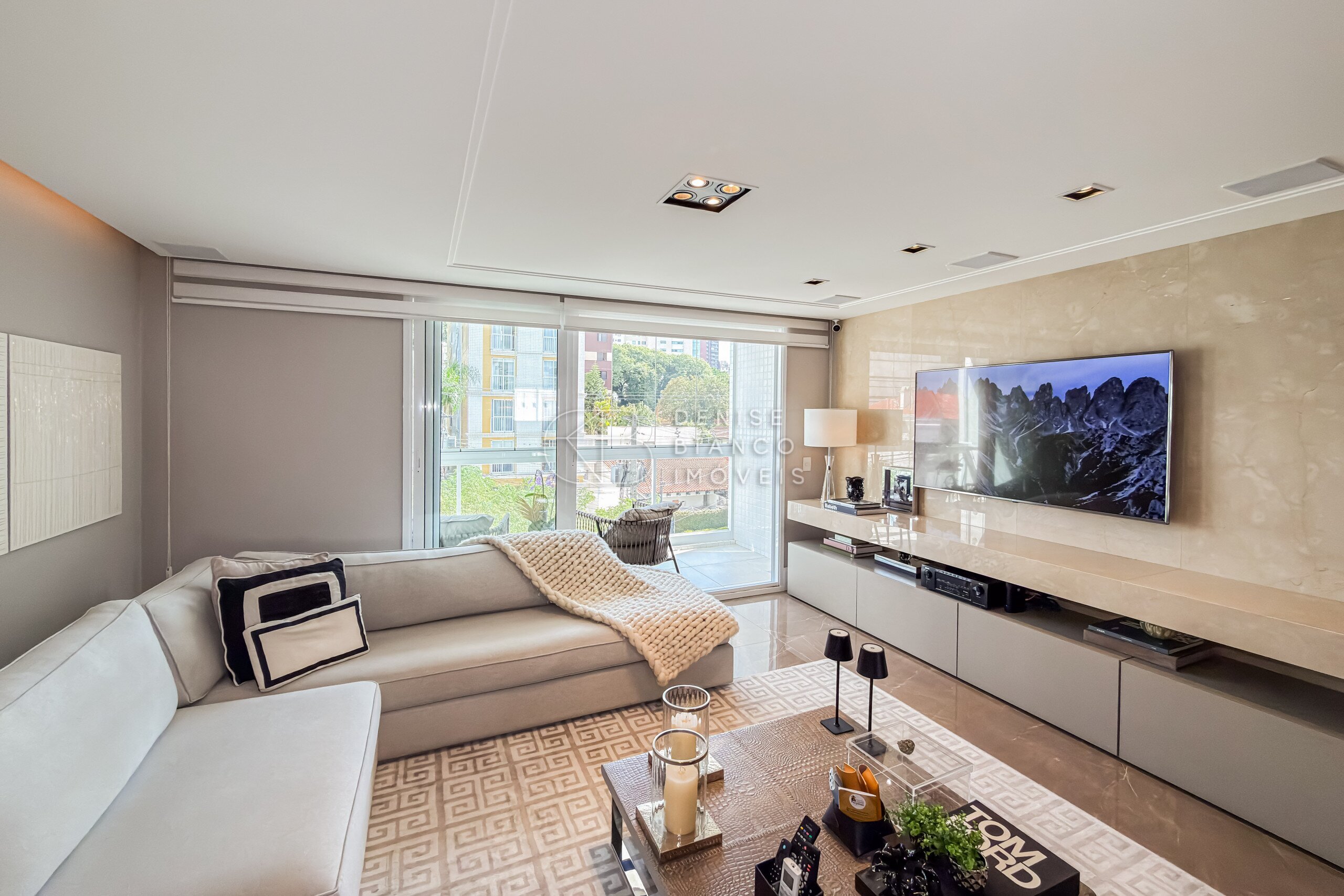 APARTAMENTO em Água Verde - Ref: DB0085