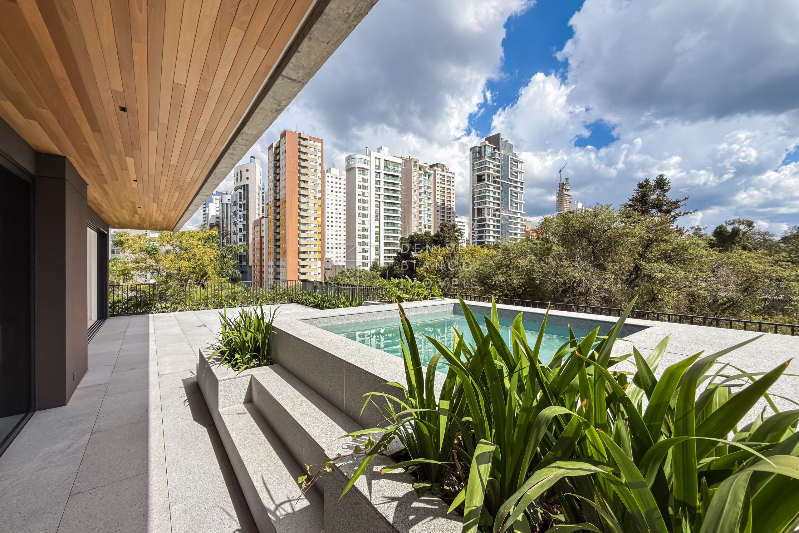 APARTAMENTO em Bigorrilho - Ref: DB0091