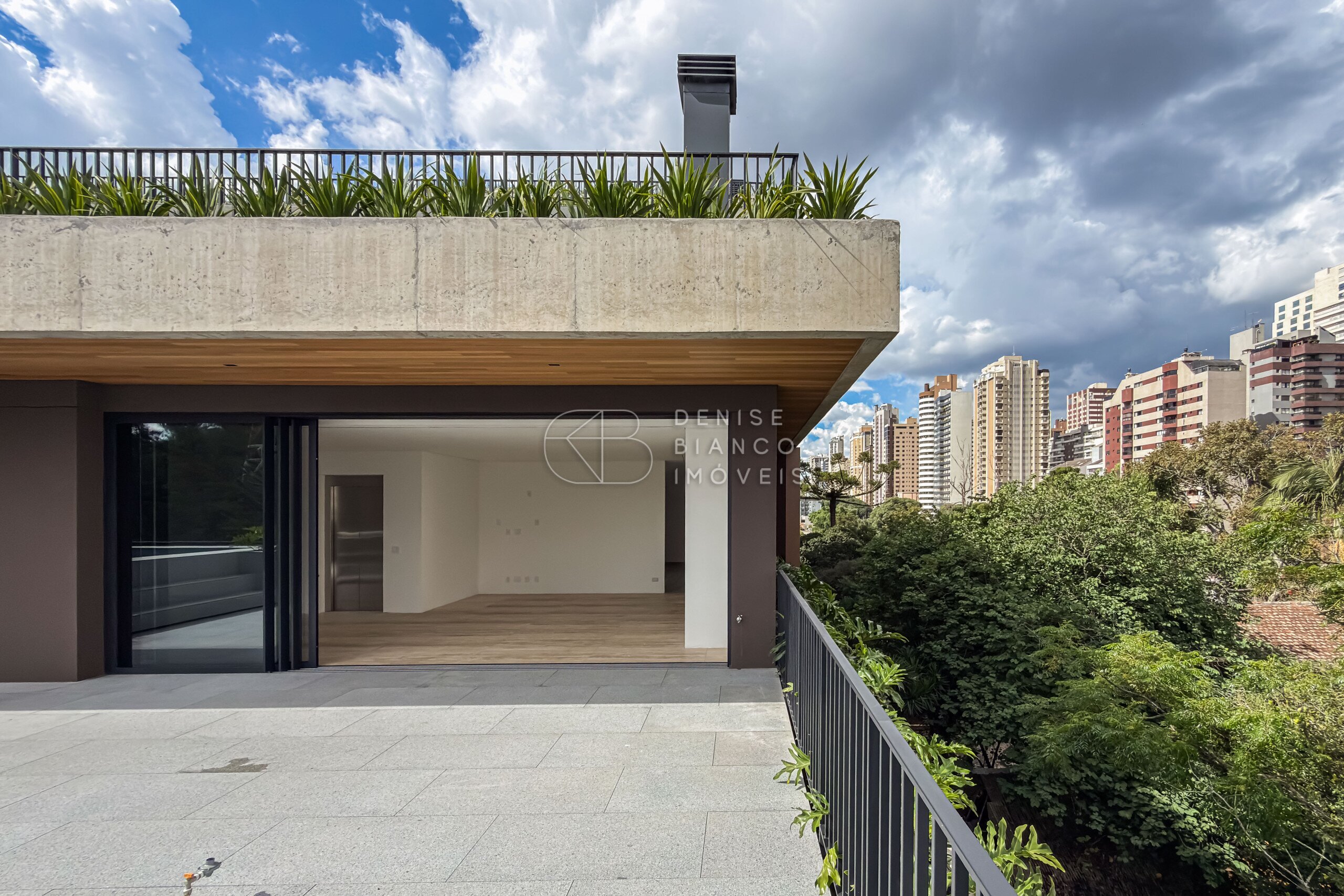 APARTAMENTO em Bigorrilho - Ref: DB0091