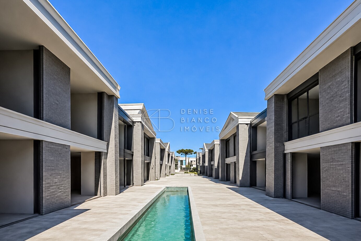 CASA EM CONDOMÍNIO em Santa Felicidade - Ref: DB0093