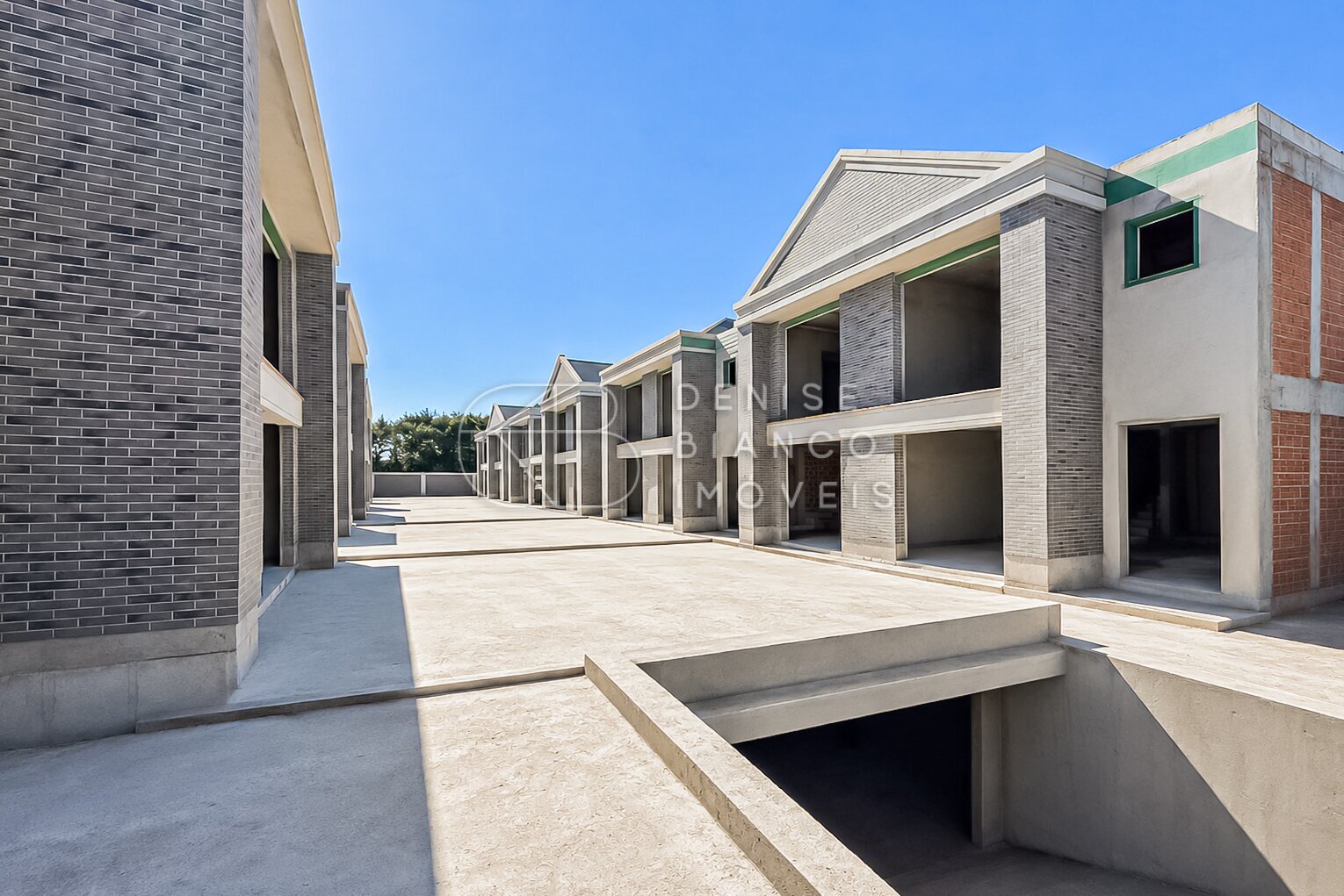 CASA EM CONDOMÍNIO em Santa Felicidade - Ref: DB0093