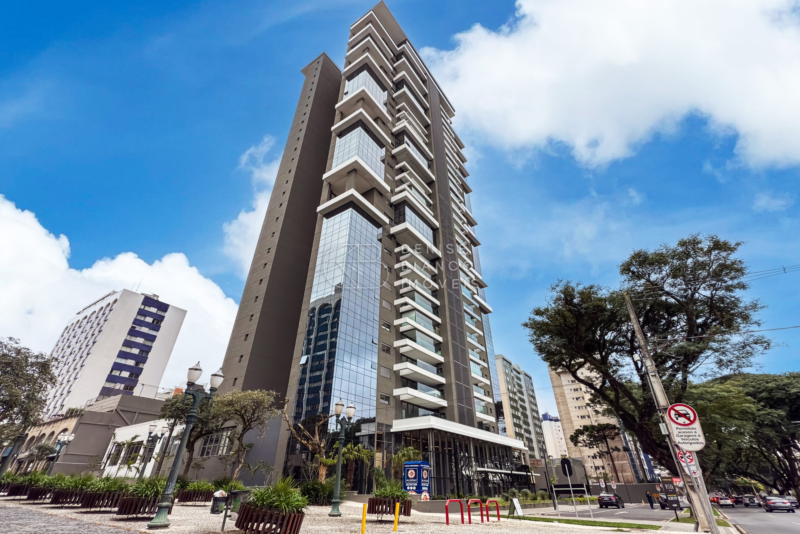 APARTAMENTO em Água Verde - Ref: DB0100