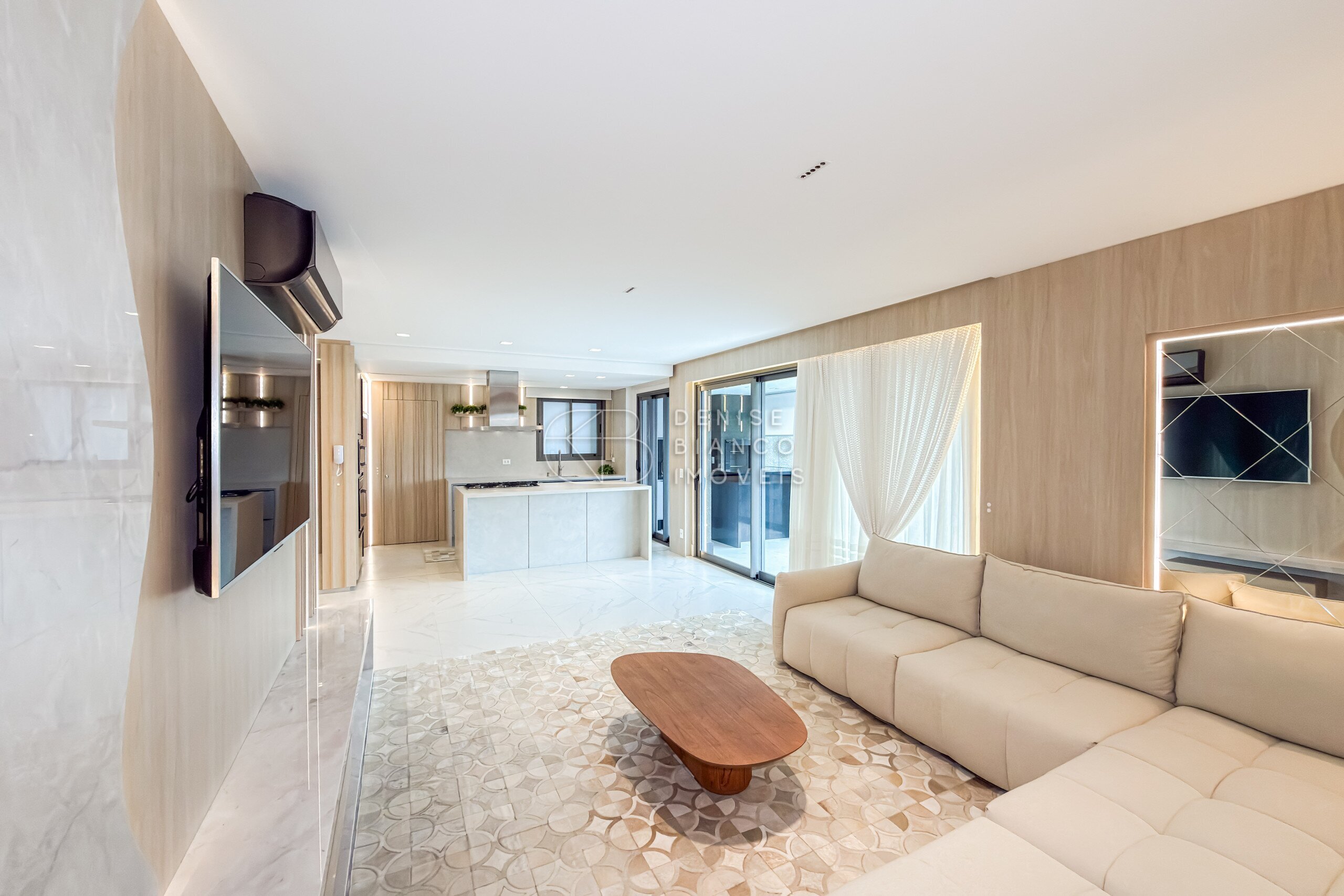 APARTAMENTO em Água Verde - Ref: DB0100