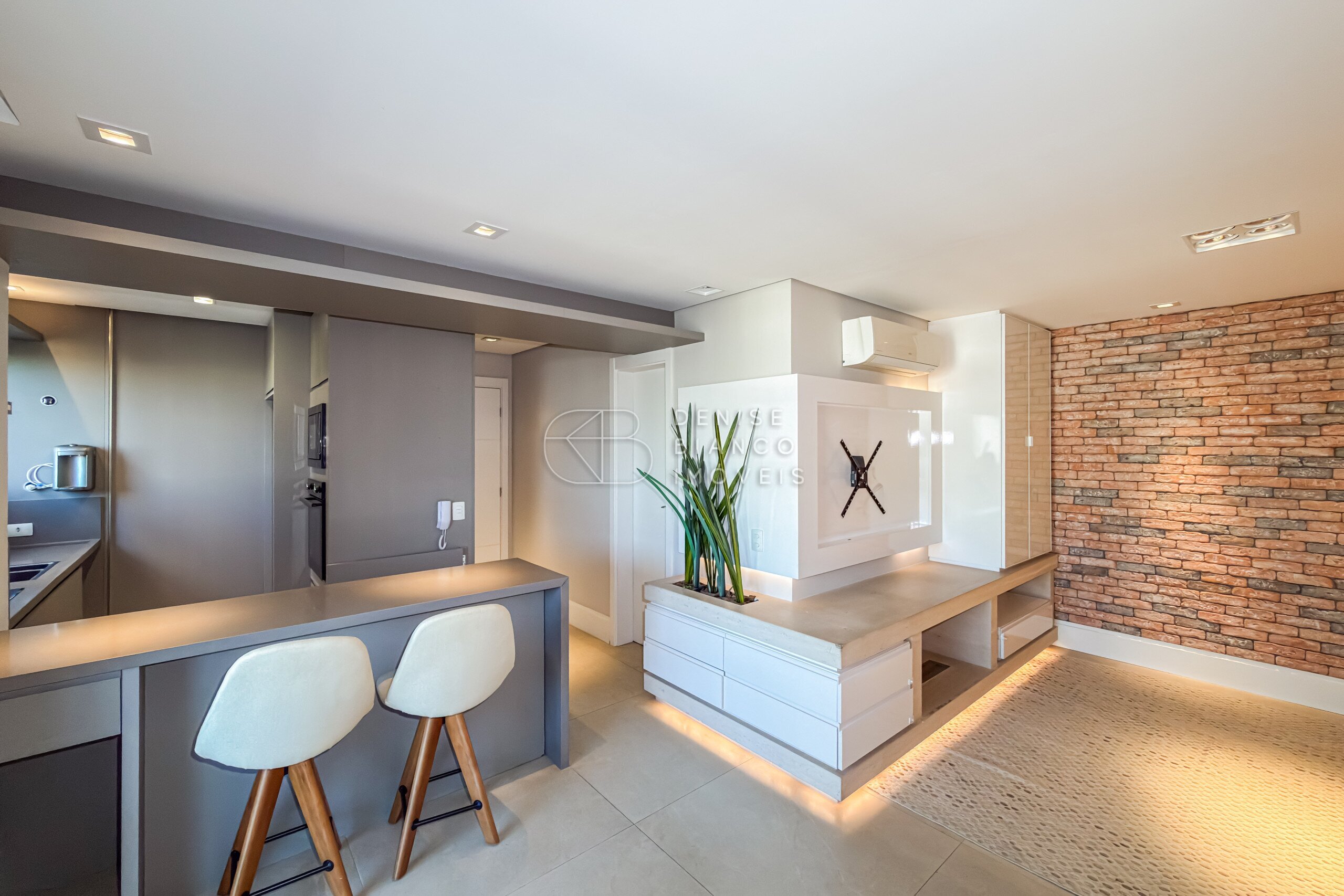APARTAMENTO em Ahú - Ref: DB0106