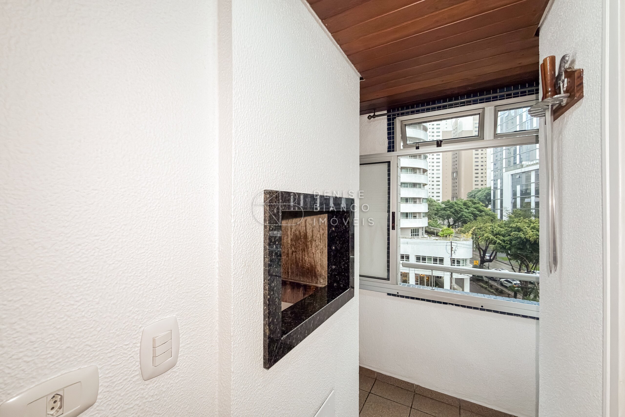 APARTAMENTO em Água Verde - Ref: DB0110