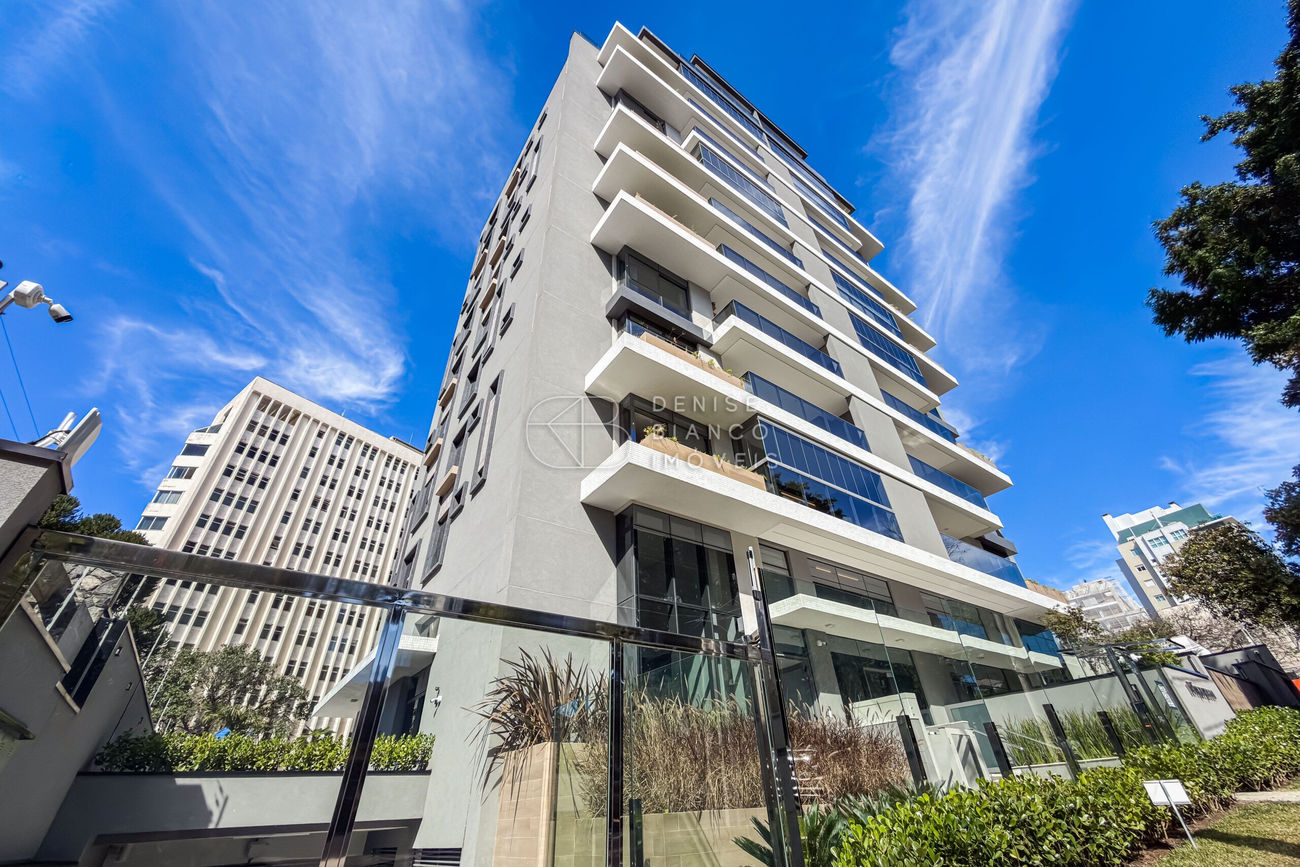 APARTAMENTO em Batel - Ref: DB0113