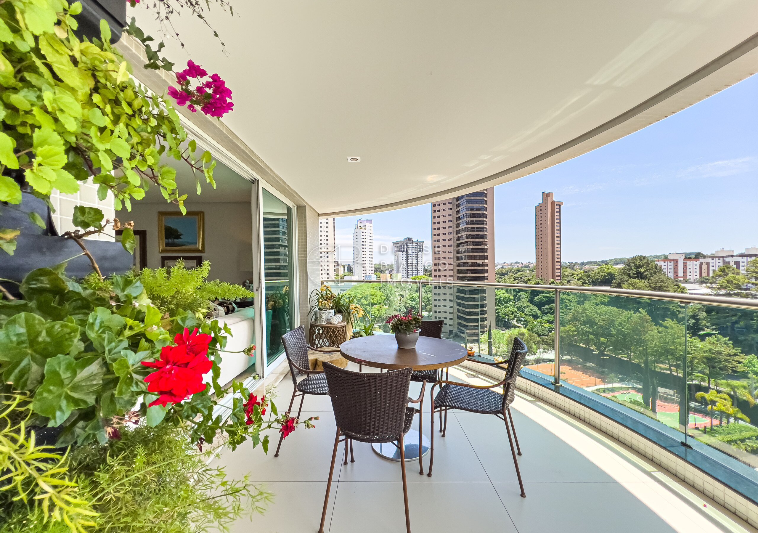 APARTAMENTO em Mossunguê - Ref: DB0118
