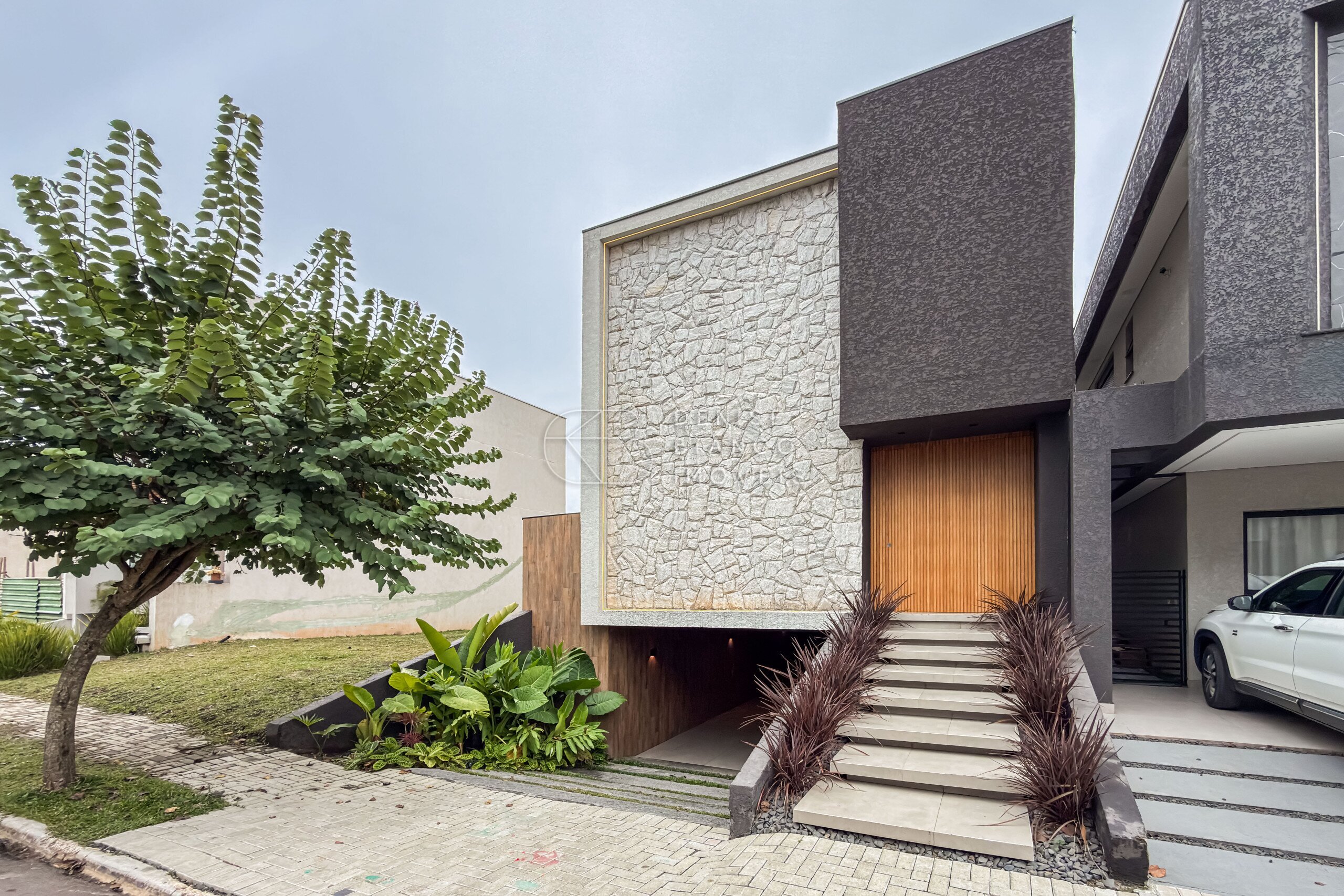 CASA EM CONDOMÍNIO em Santa Cândida - Ref: DB0129