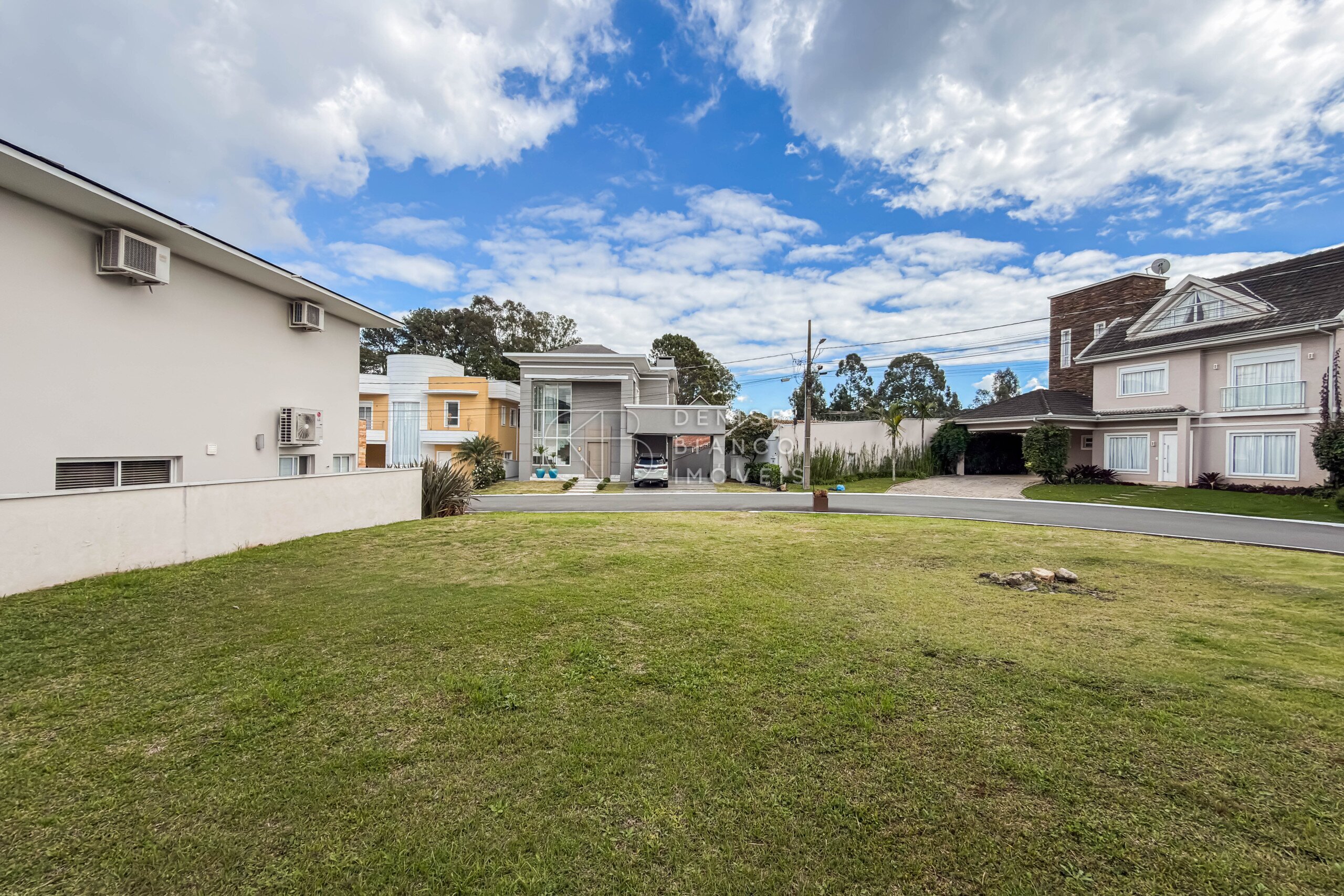 TERRENO EM CONDOMÍNIO em Santa Felicidade - Ref: DB0135