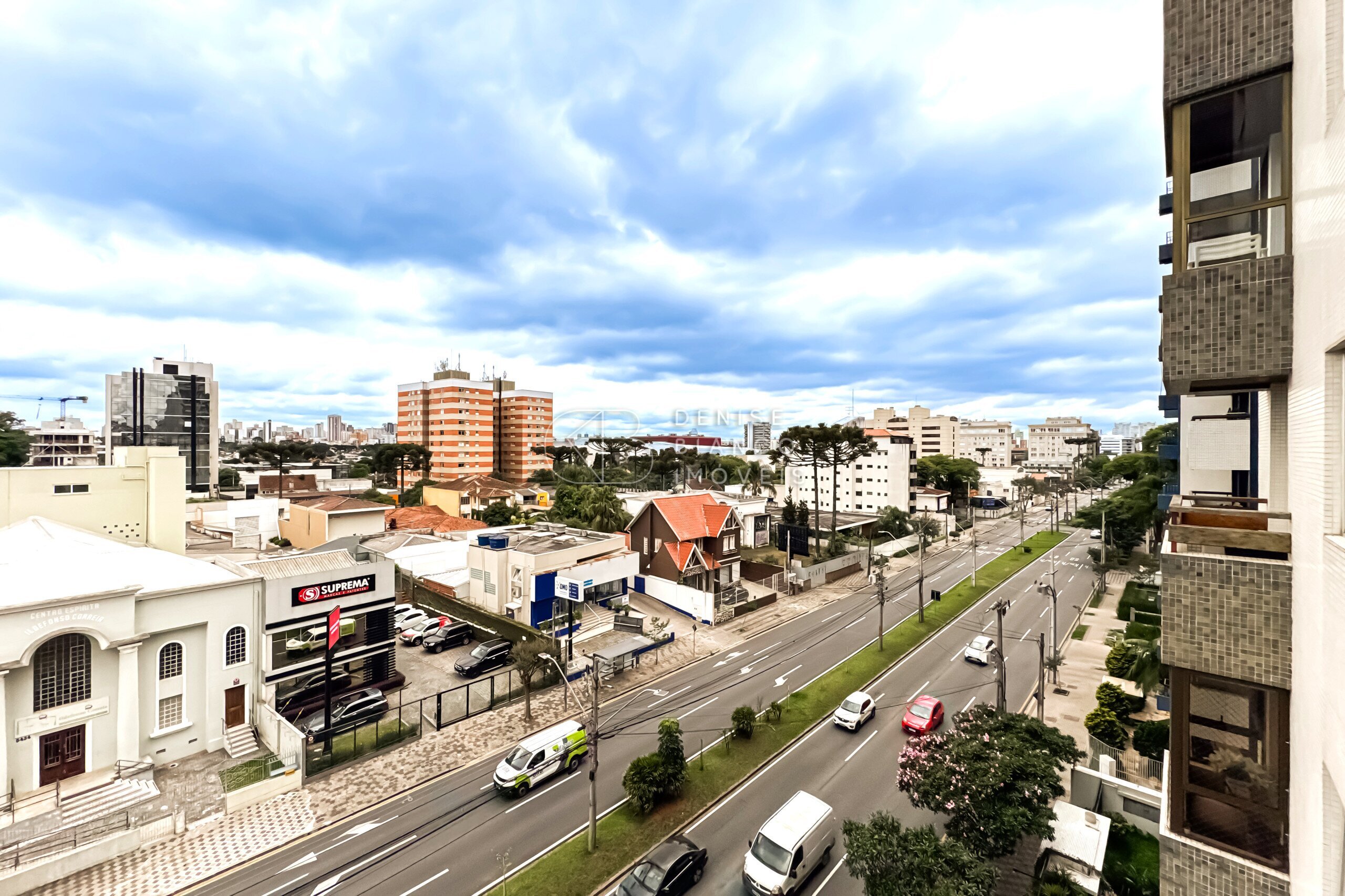 APARTAMENTO em Batel - Ref: DB0136