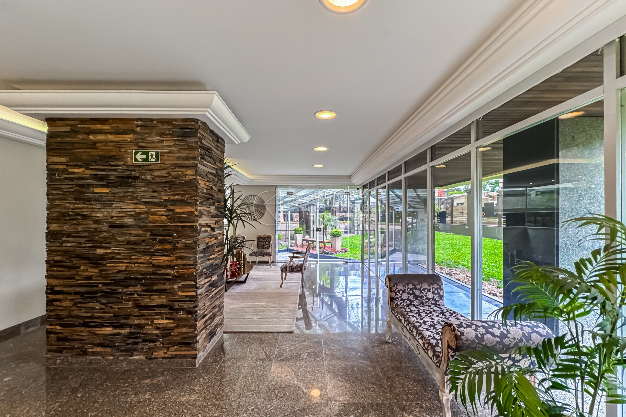 APARTAMENTO em Batel - Ref: DB0136