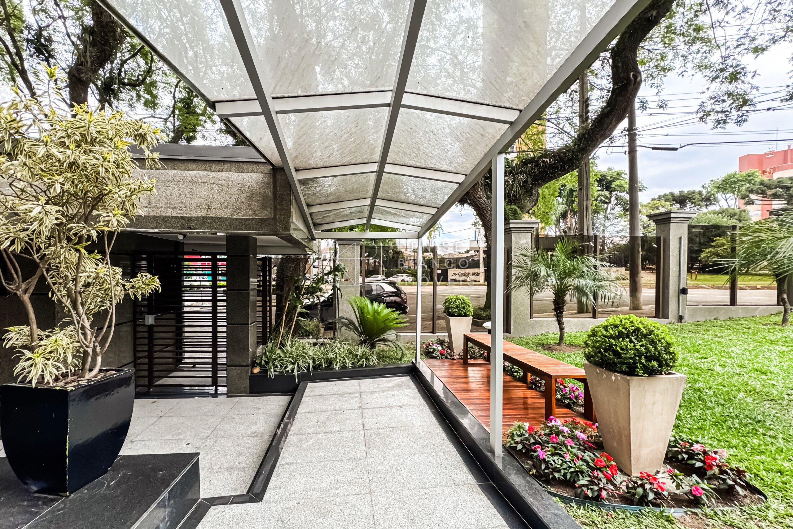 APARTAMENTO em Batel - Ref: DB0136