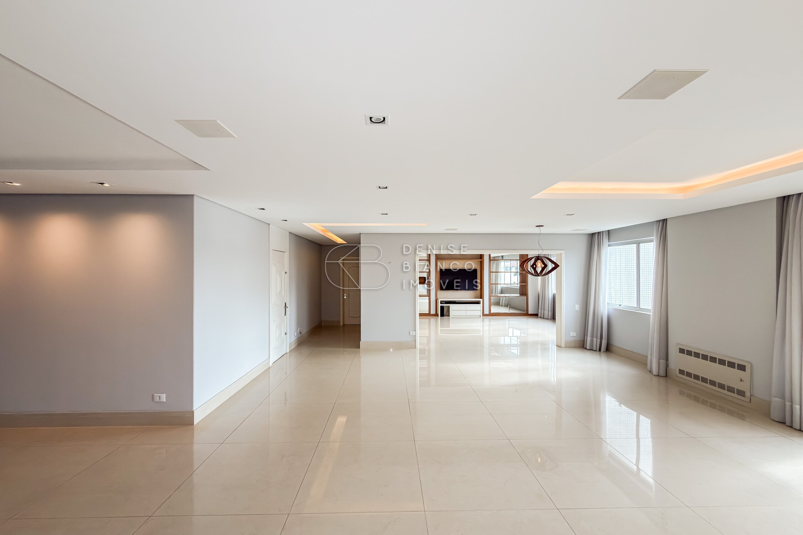 APARTAMENTO em Batel - Ref: DB0136