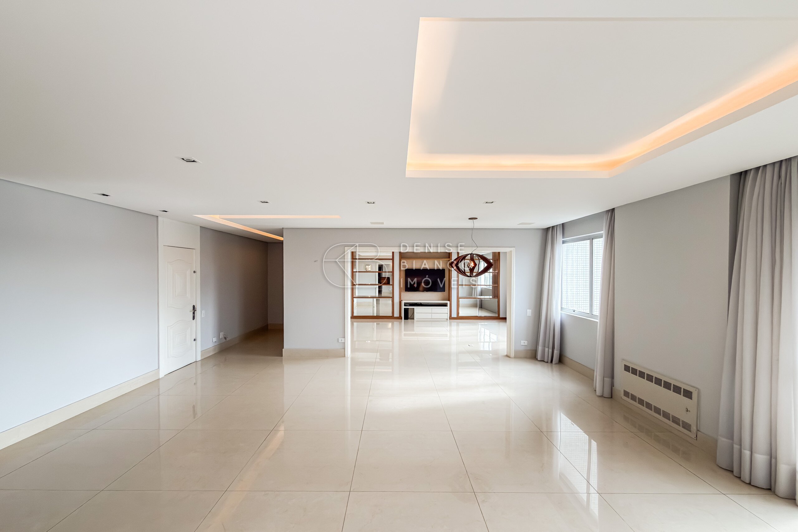 APARTAMENTO em Batel - Ref: DB0136