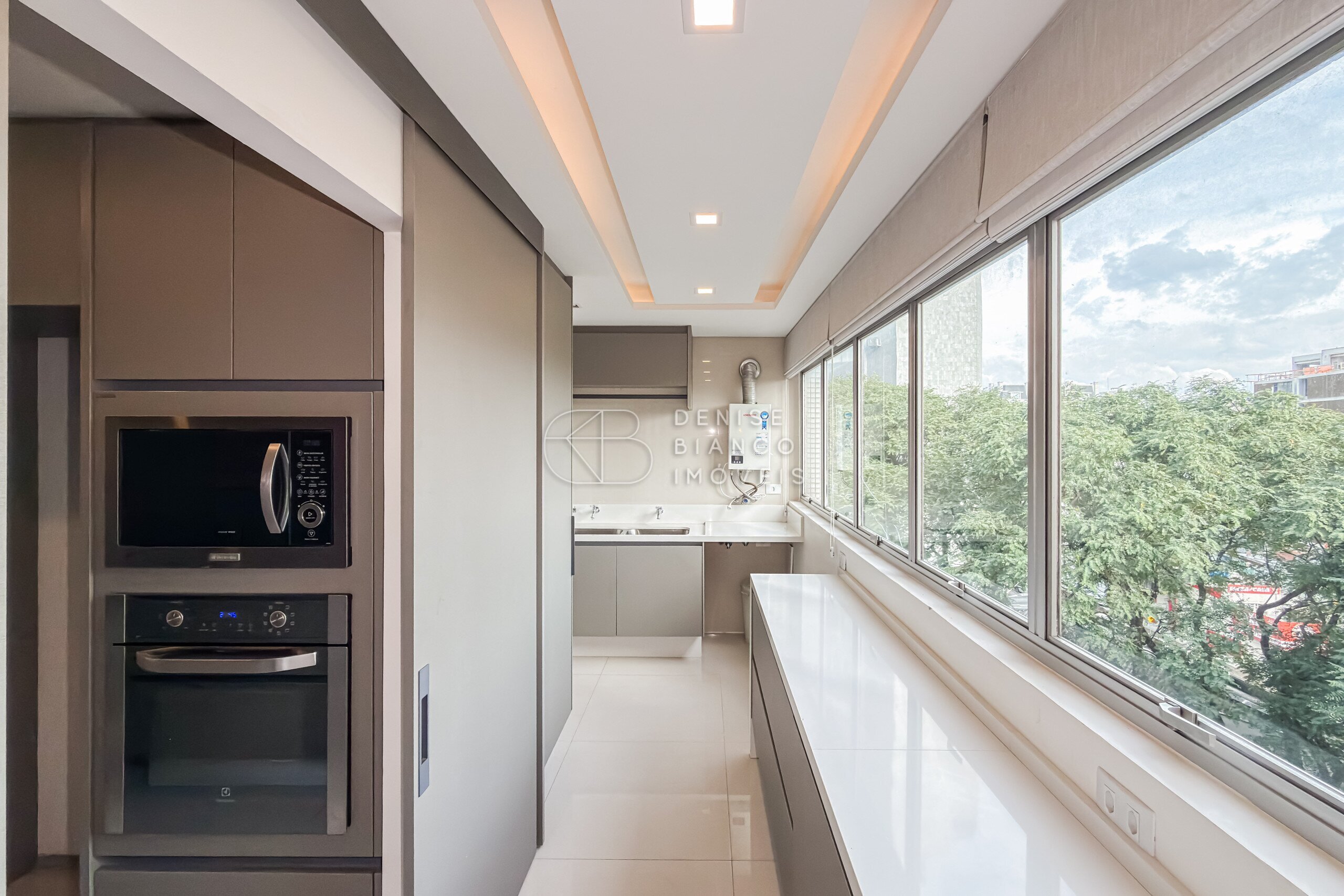 APARTAMENTO em Batel - Ref: DB0136