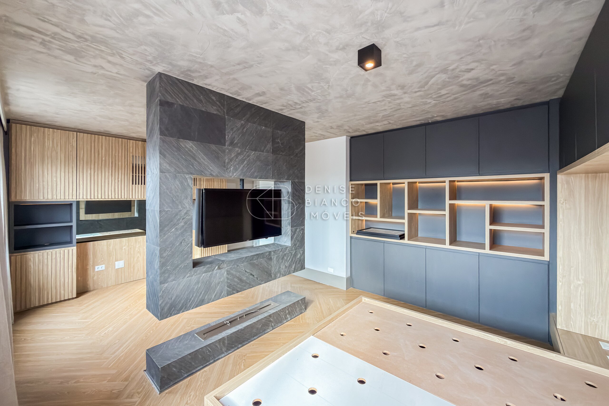 APARTAMENTO em Batel - Ref: DB0136