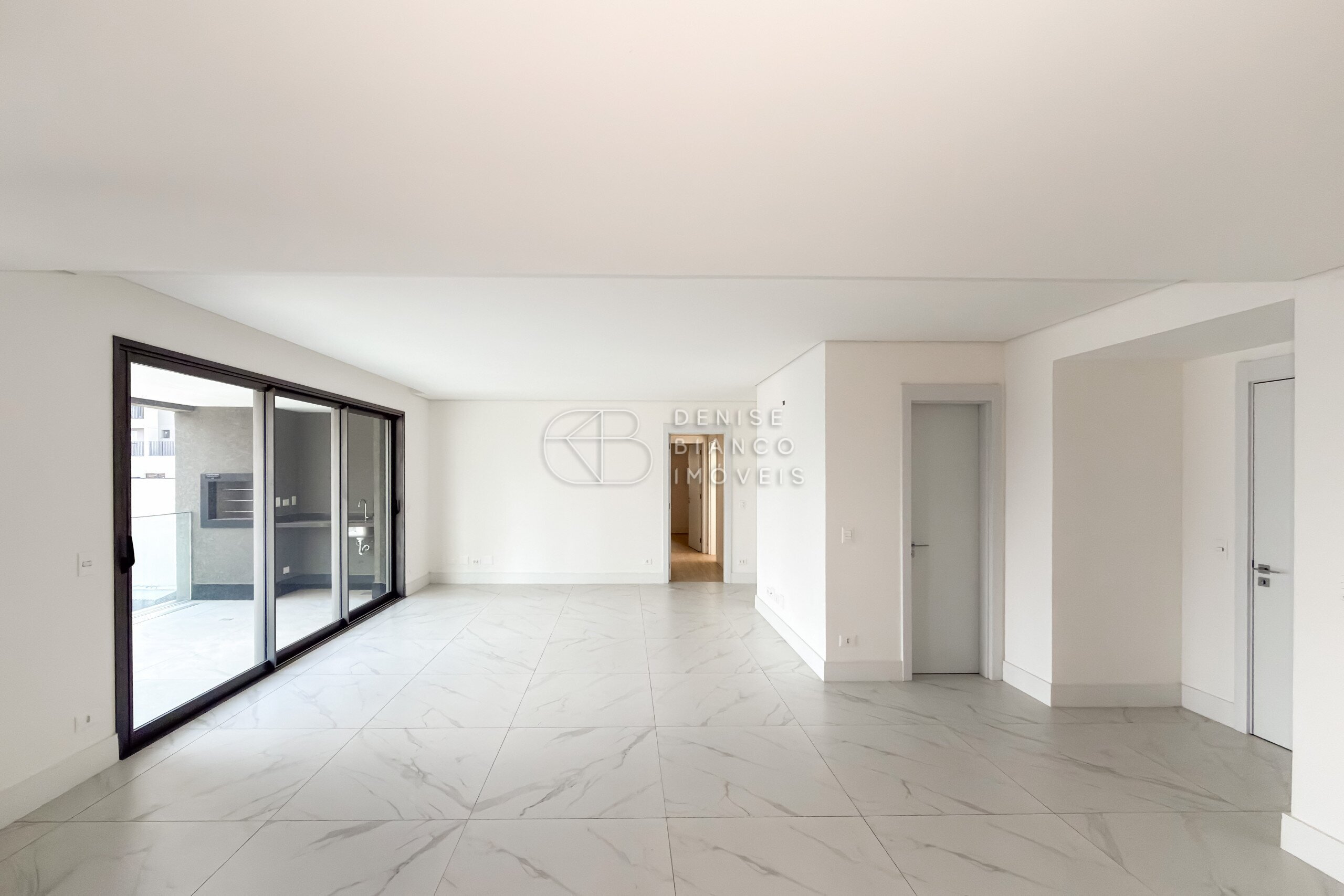 APARTAMENTO em Água Verde - Ref: DB0139