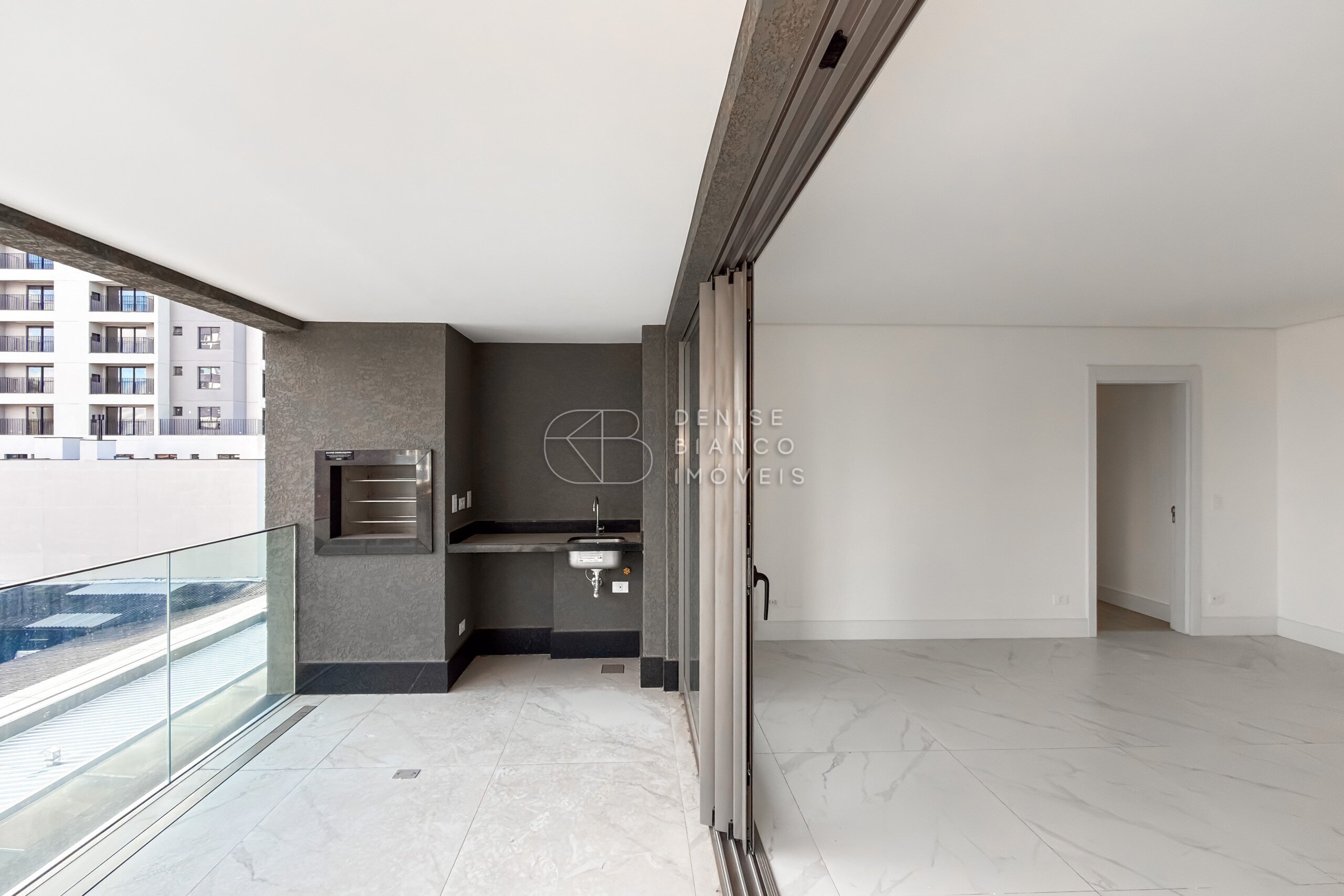 APARTAMENTO em Água Verde - Ref: DB0139