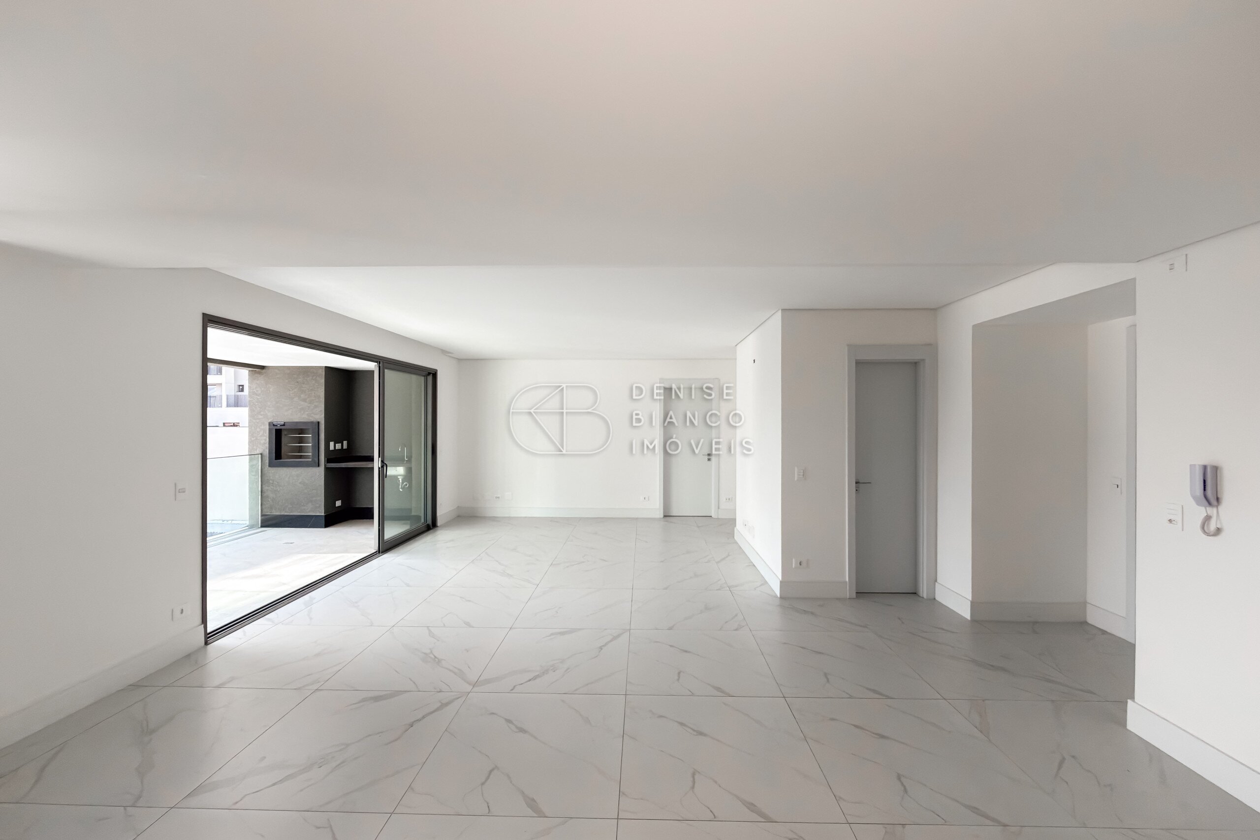 APARTAMENTO em Água Verde - Ref: DB0139