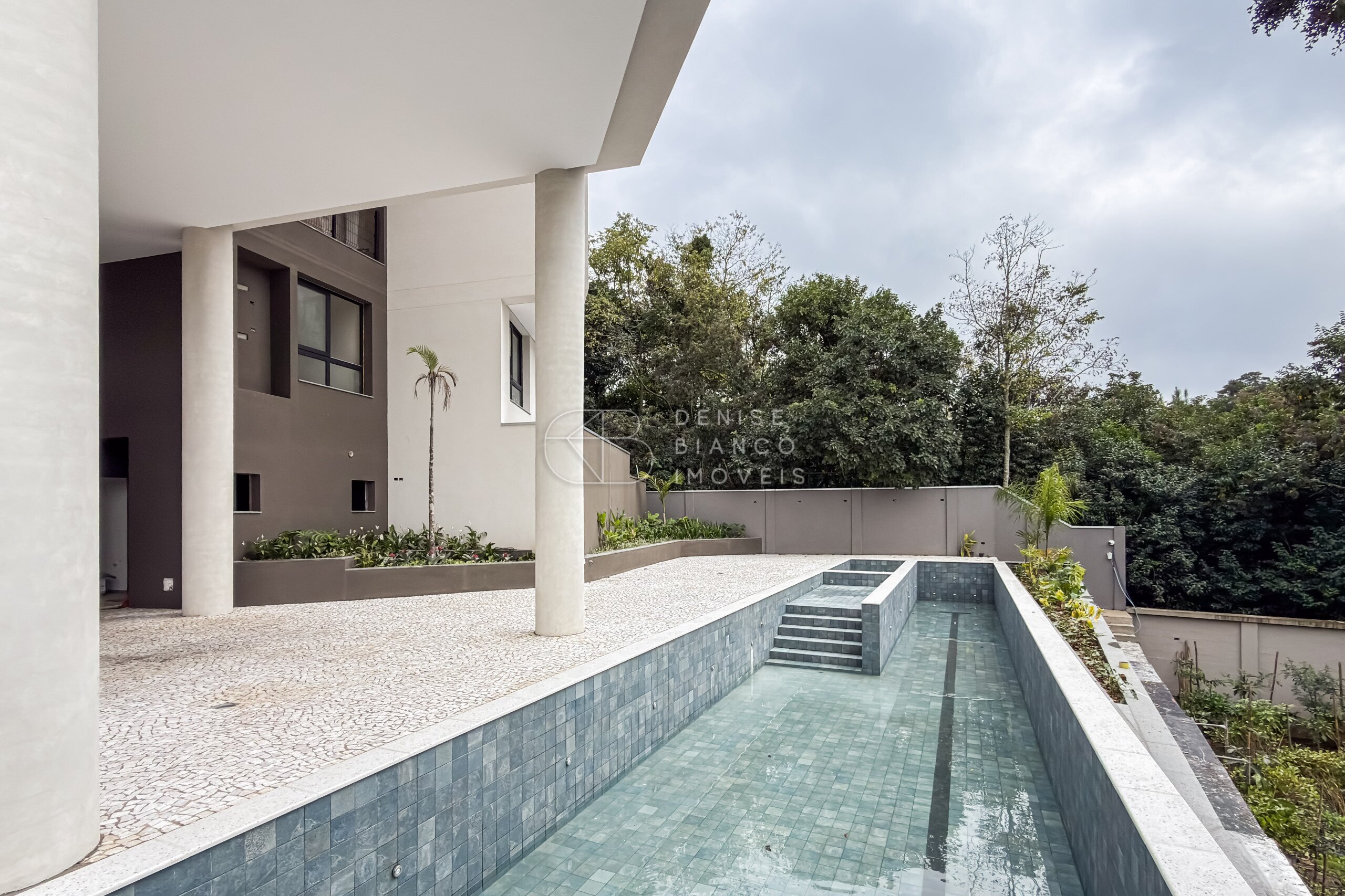 APARTAMENTO em Santa Felicidade - Ref: DB0140