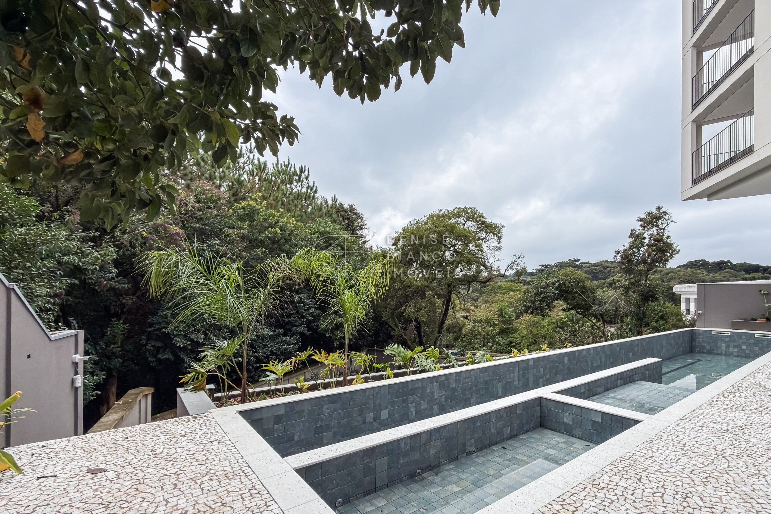 APARTAMENTO em Santa Felicidade - Ref: DB0140