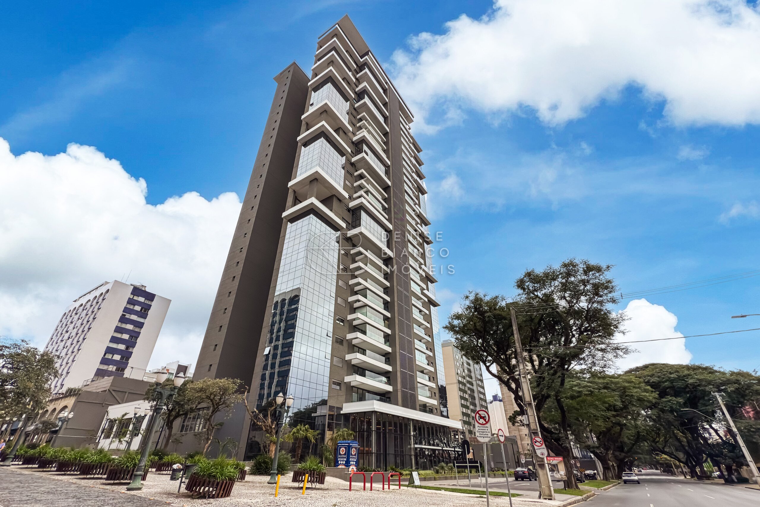 APARTAMENTO em Água Verde - Ref: DB0142
