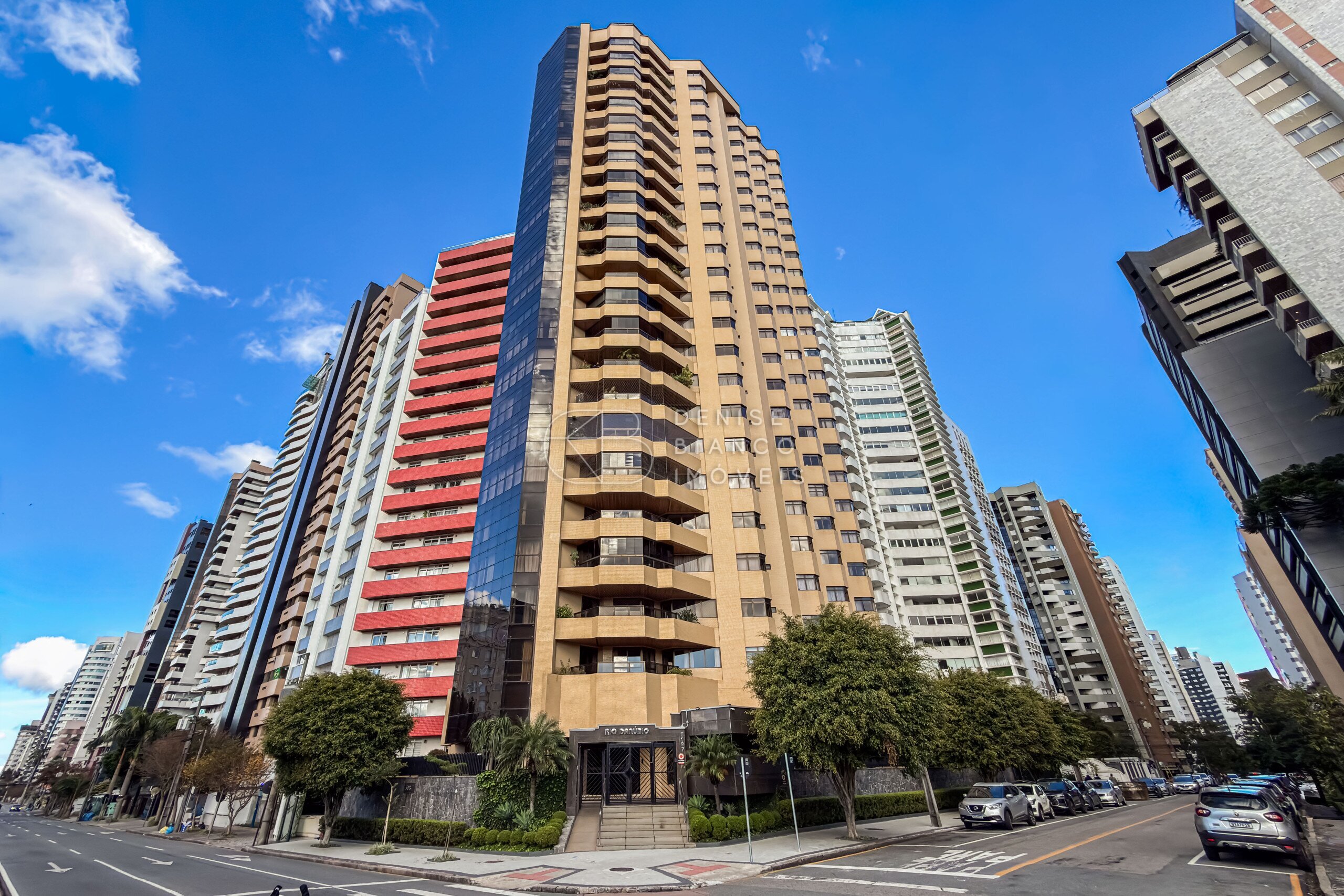 APARTAMENTO em Batel - Ref: DB0143