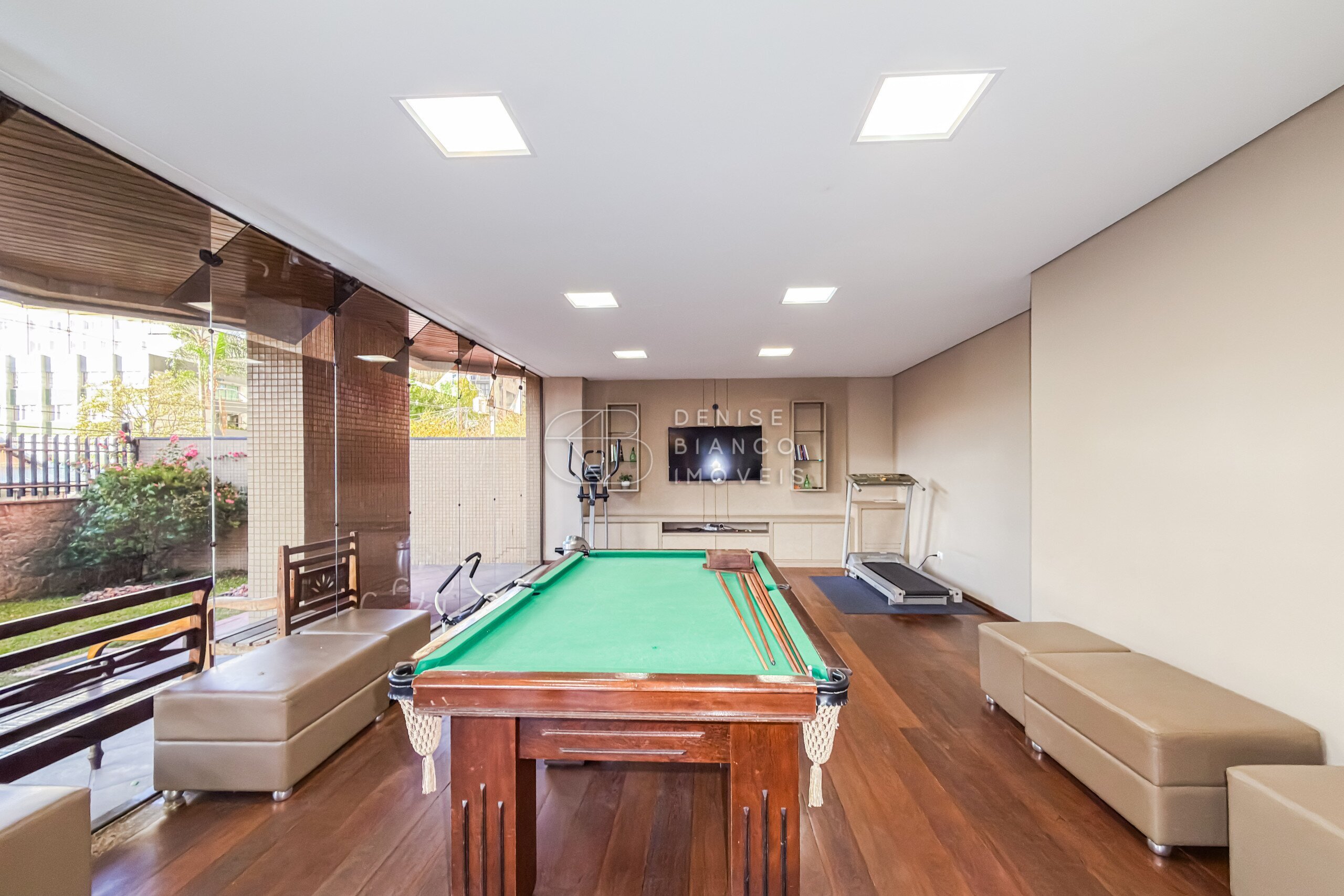 APARTAMENTO em Batel - Ref: DB0143