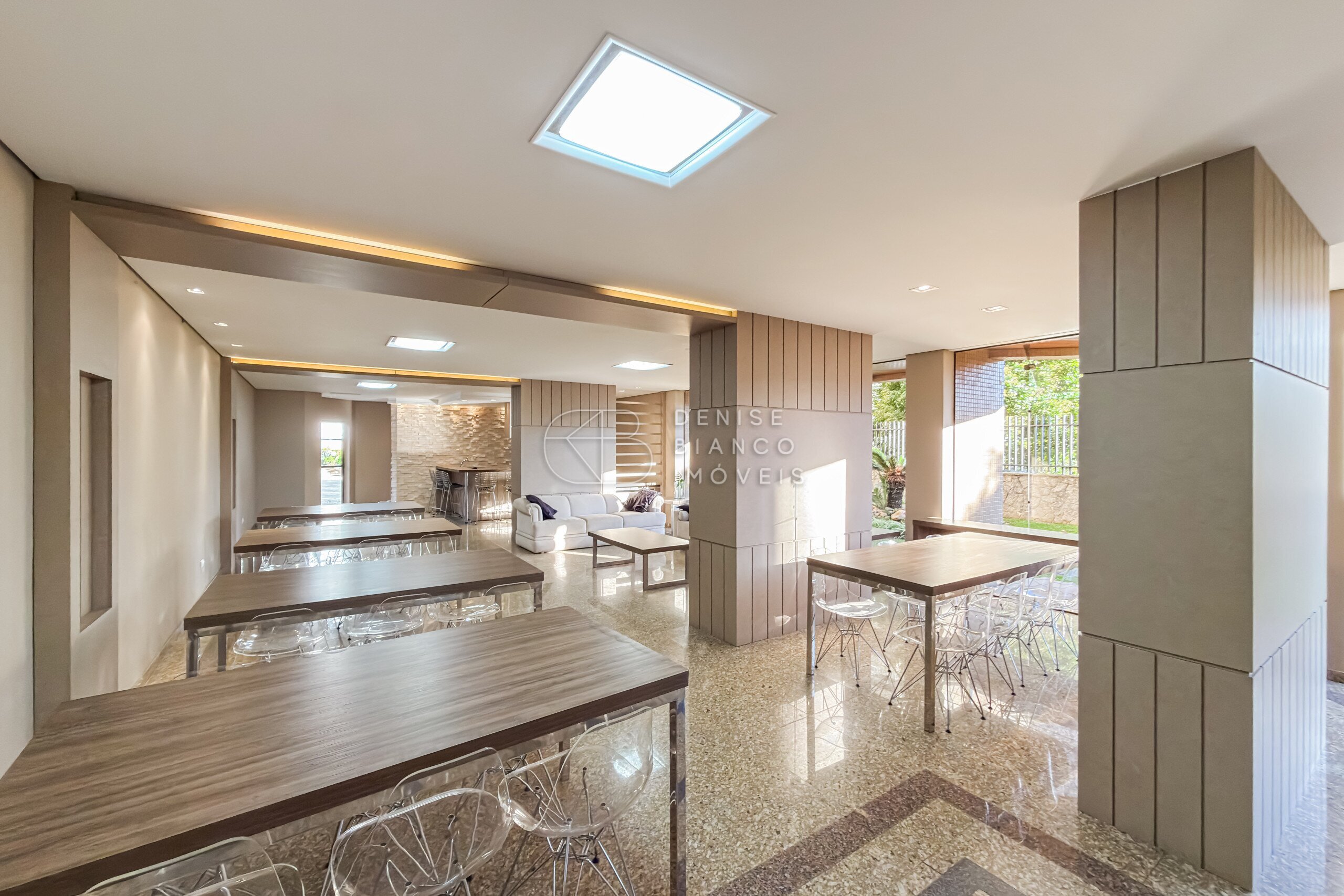 APARTAMENTO em Batel - Ref: DB0143