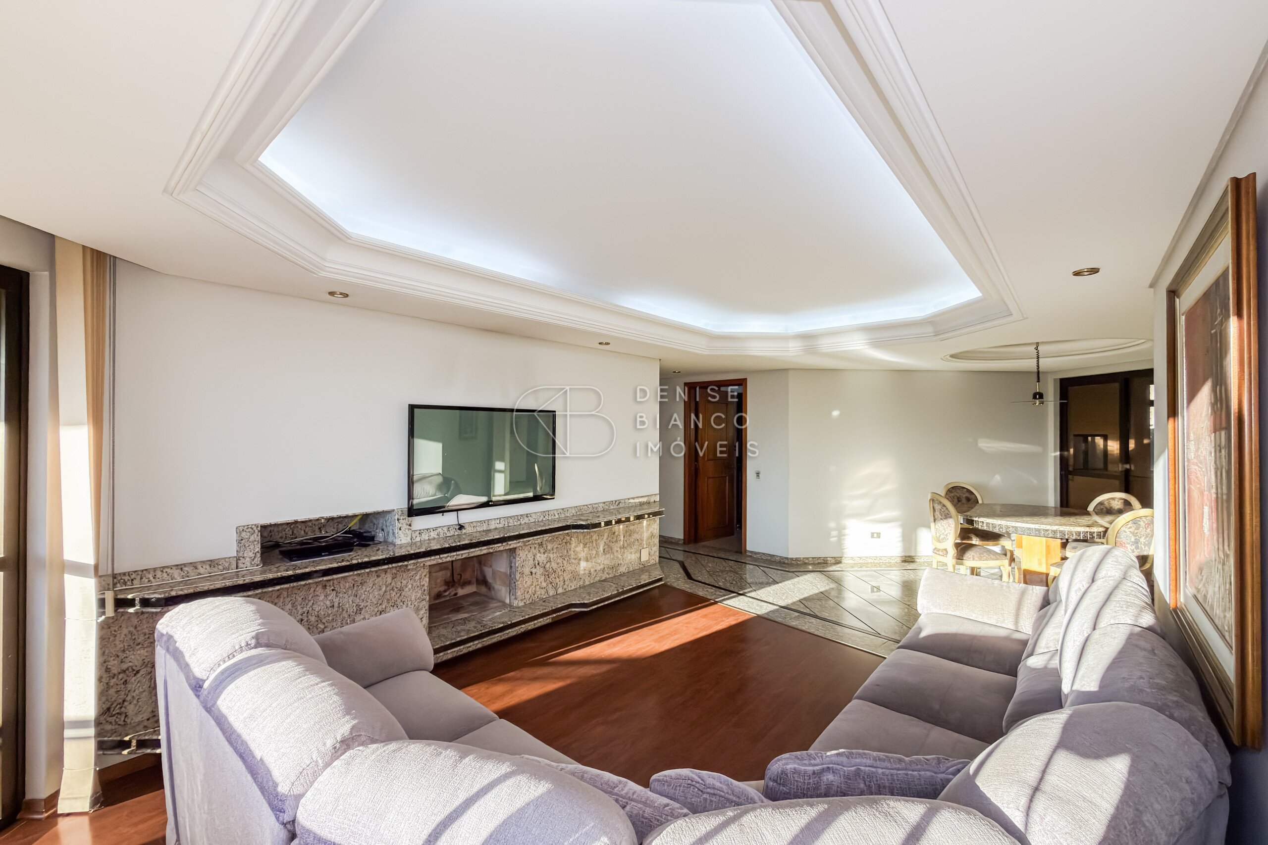 APARTAMENTO em Batel - Ref: DB0143