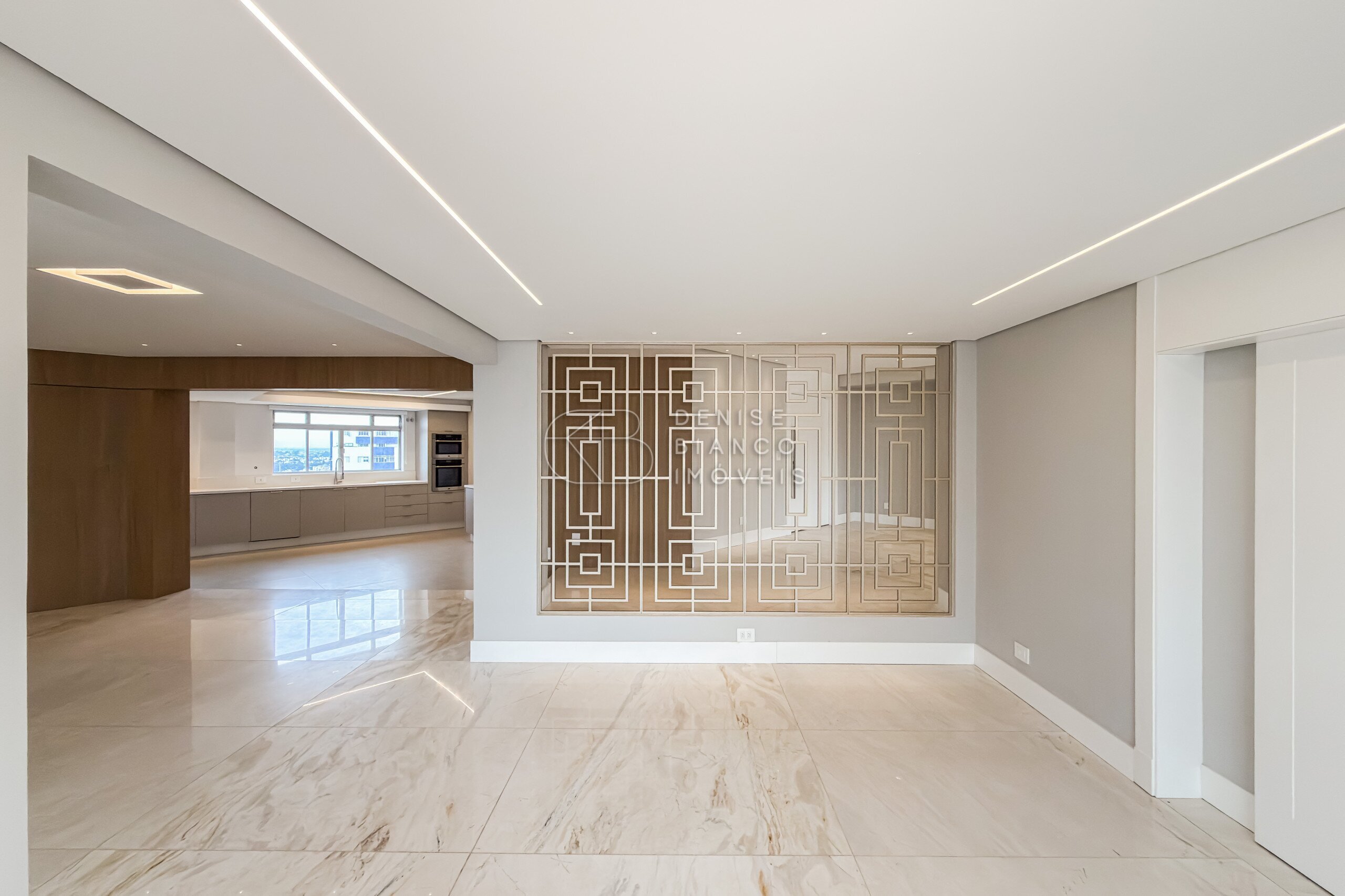 APARTAMENTO em Água Verde - Ref: DB0145