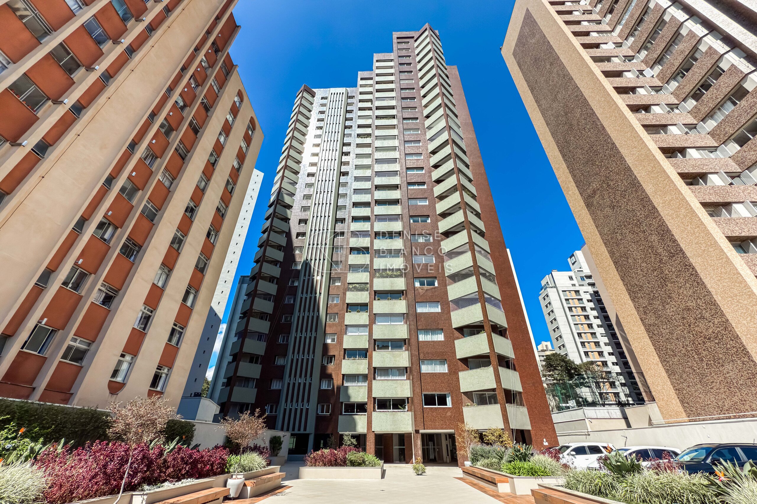 APARTAMENTO em Água Verde - Ref: DB0145