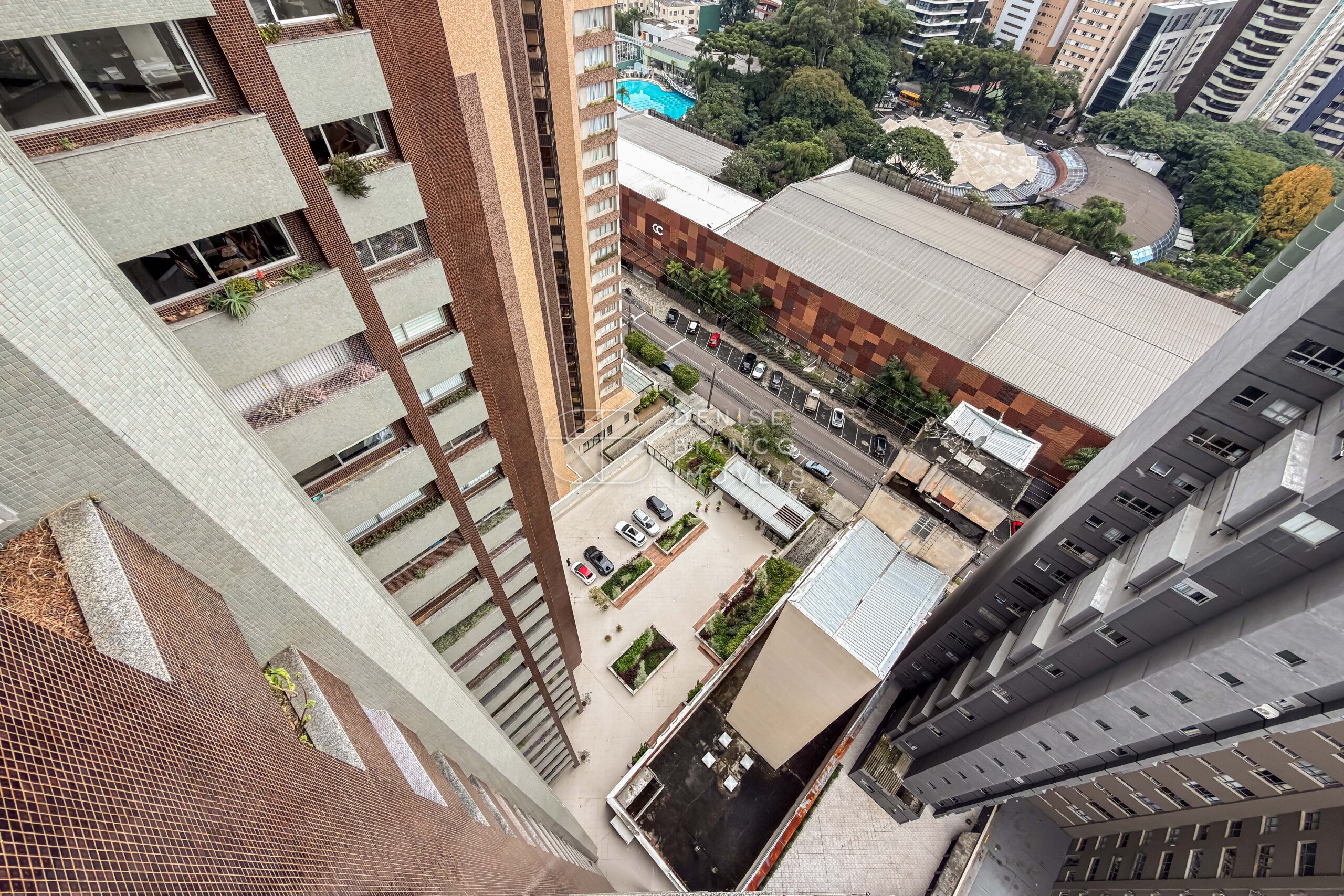 APARTAMENTO em Água Verde - Ref: DB0145