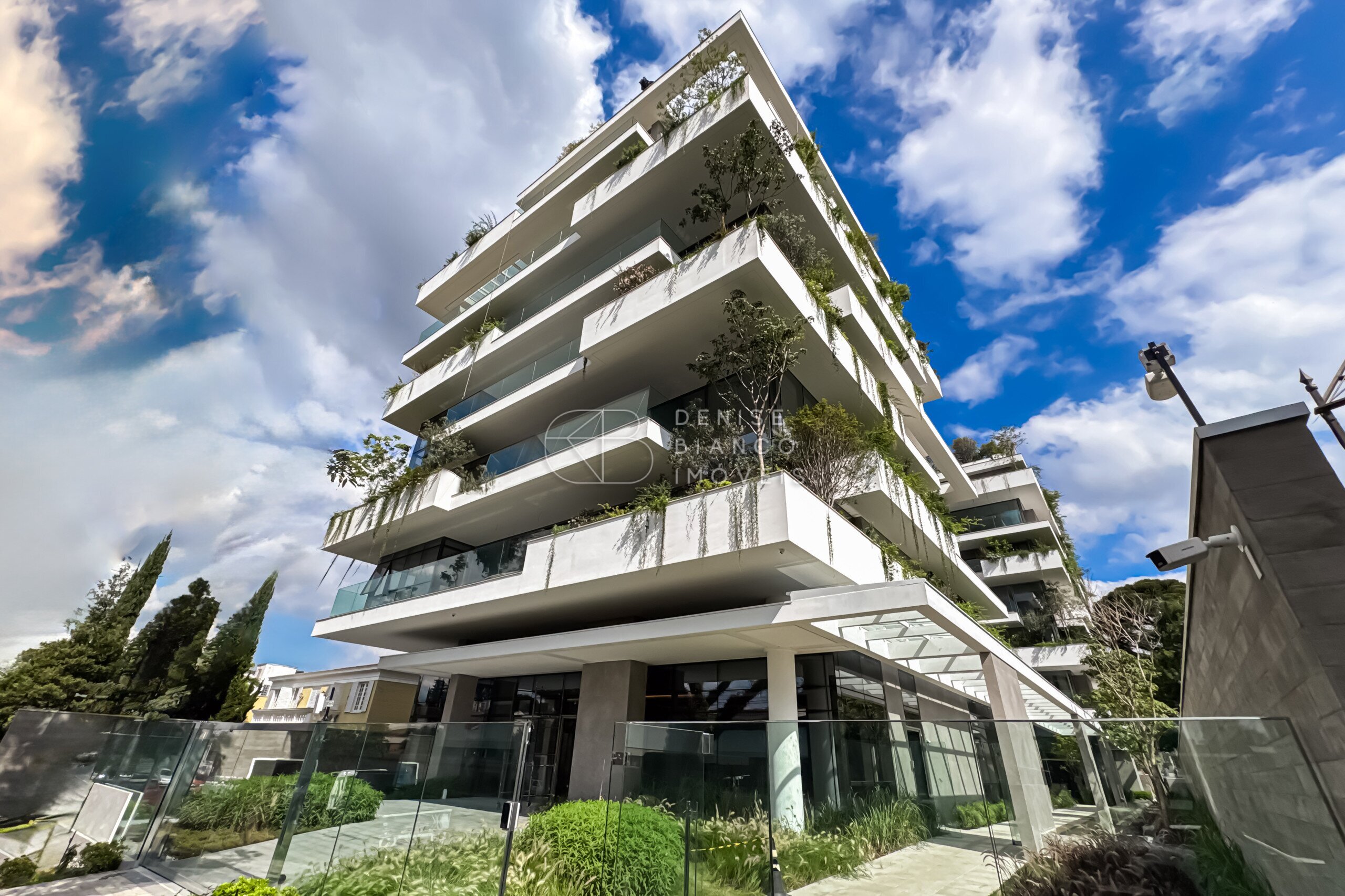 APARTAMENTO em Batel - Ref: DB0148