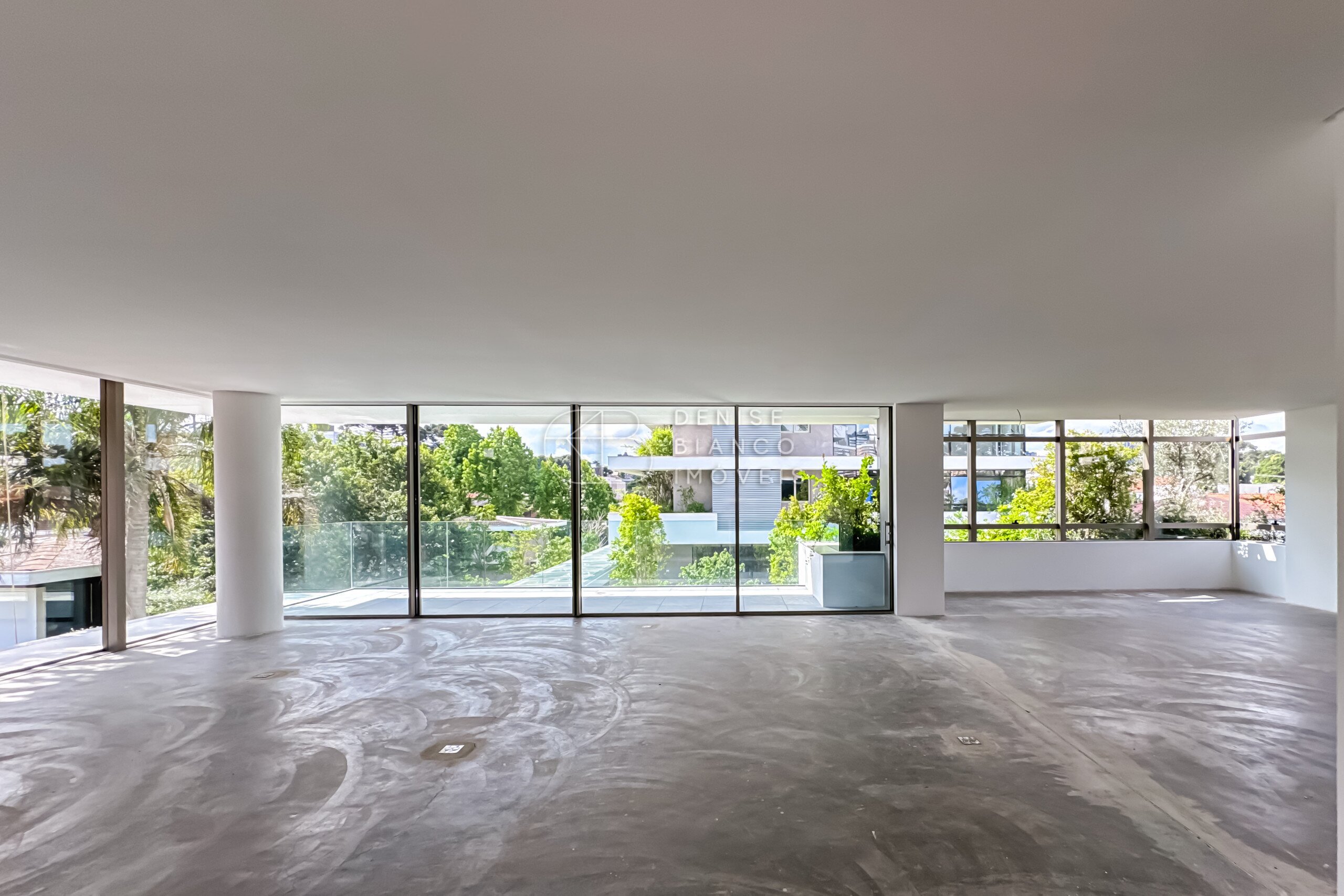 APARTAMENTO em Batel - Ref: DB0148