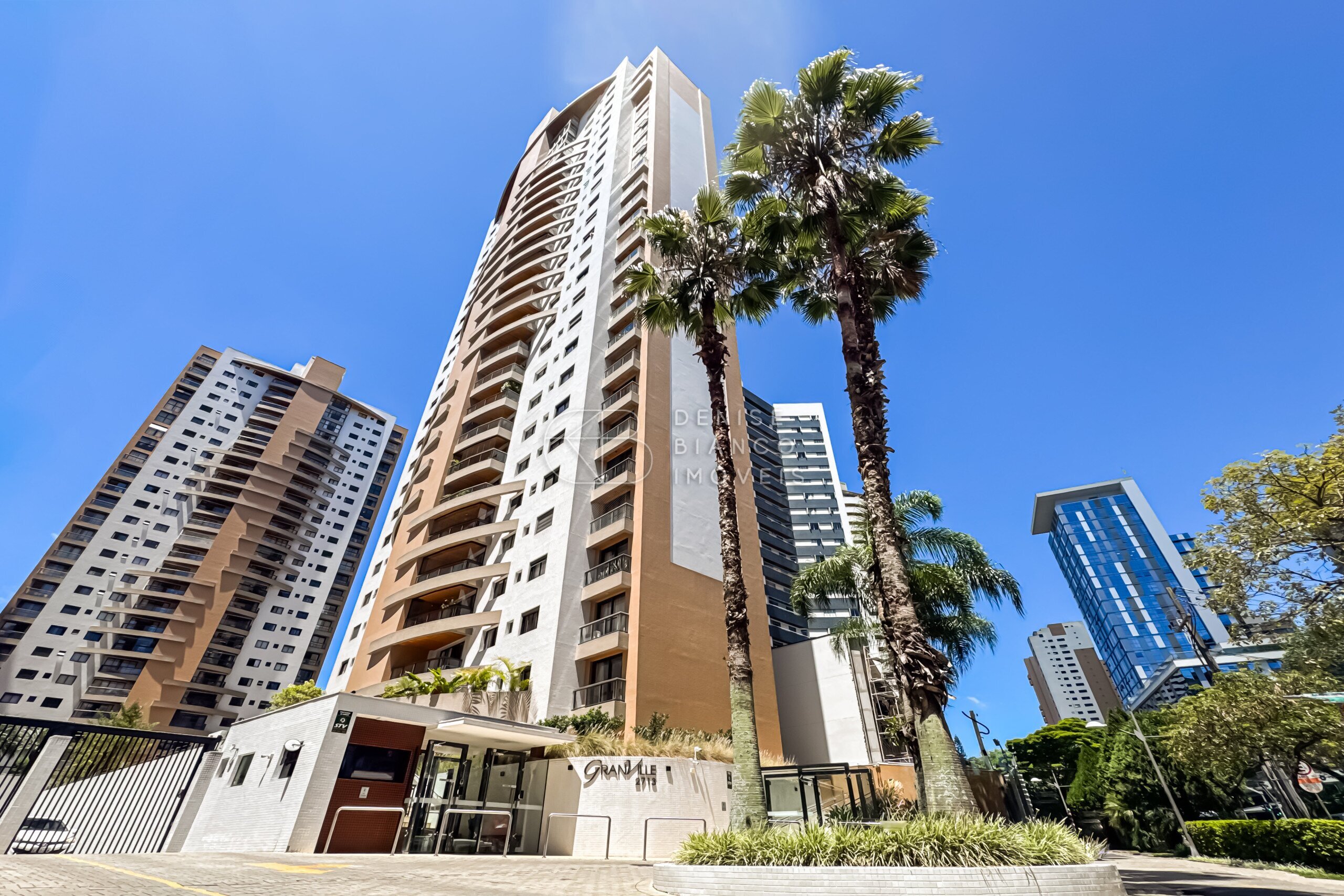 APARTAMENTO em Água Verde - Ref: DB0149
