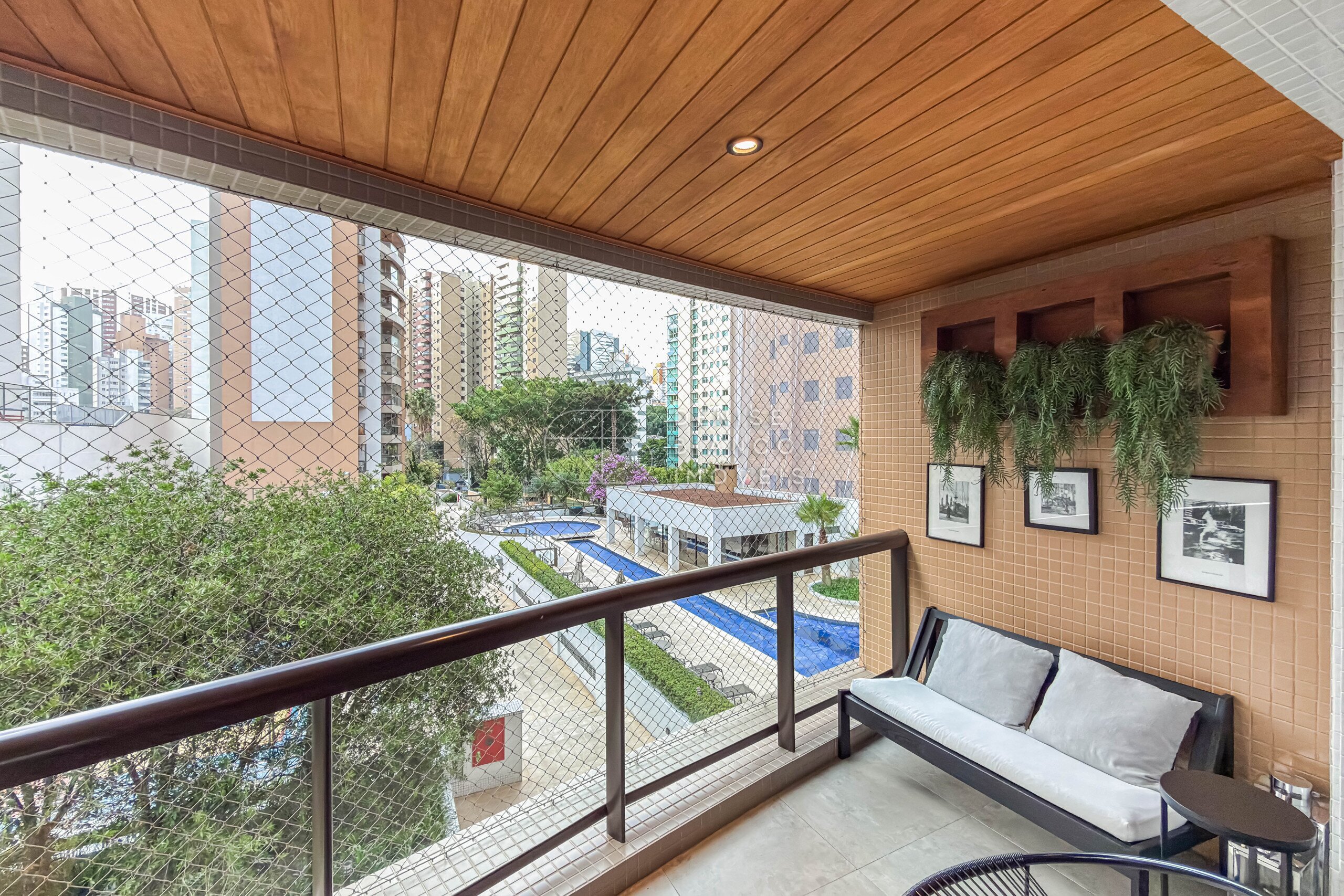 APARTAMENTO em Água Verde - Ref: DB0149