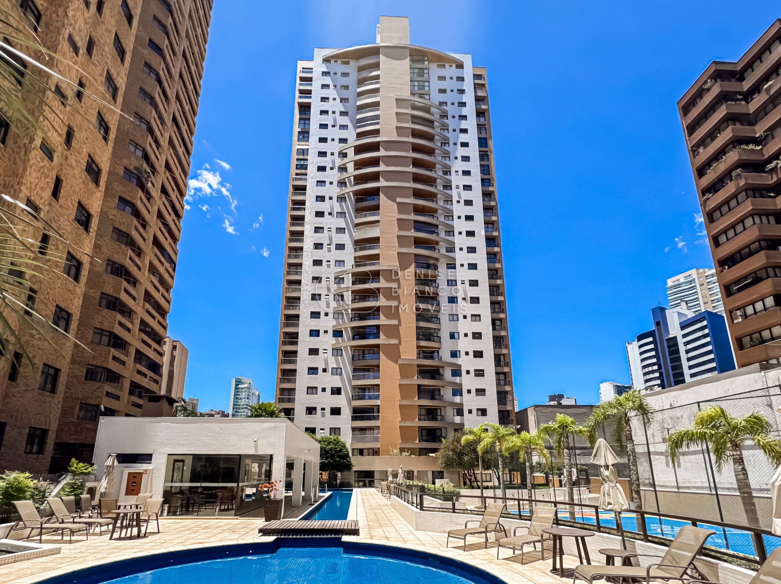 APARTAMENTO em Água Verde - Ref: DB0149