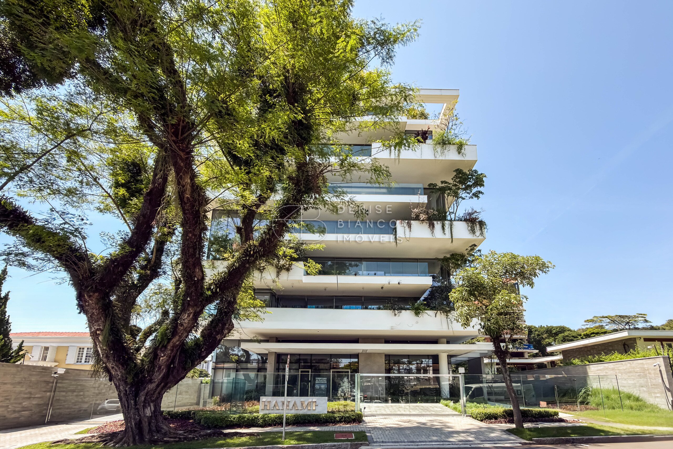 APARTAMENTO em Batel - Ref: DB0150