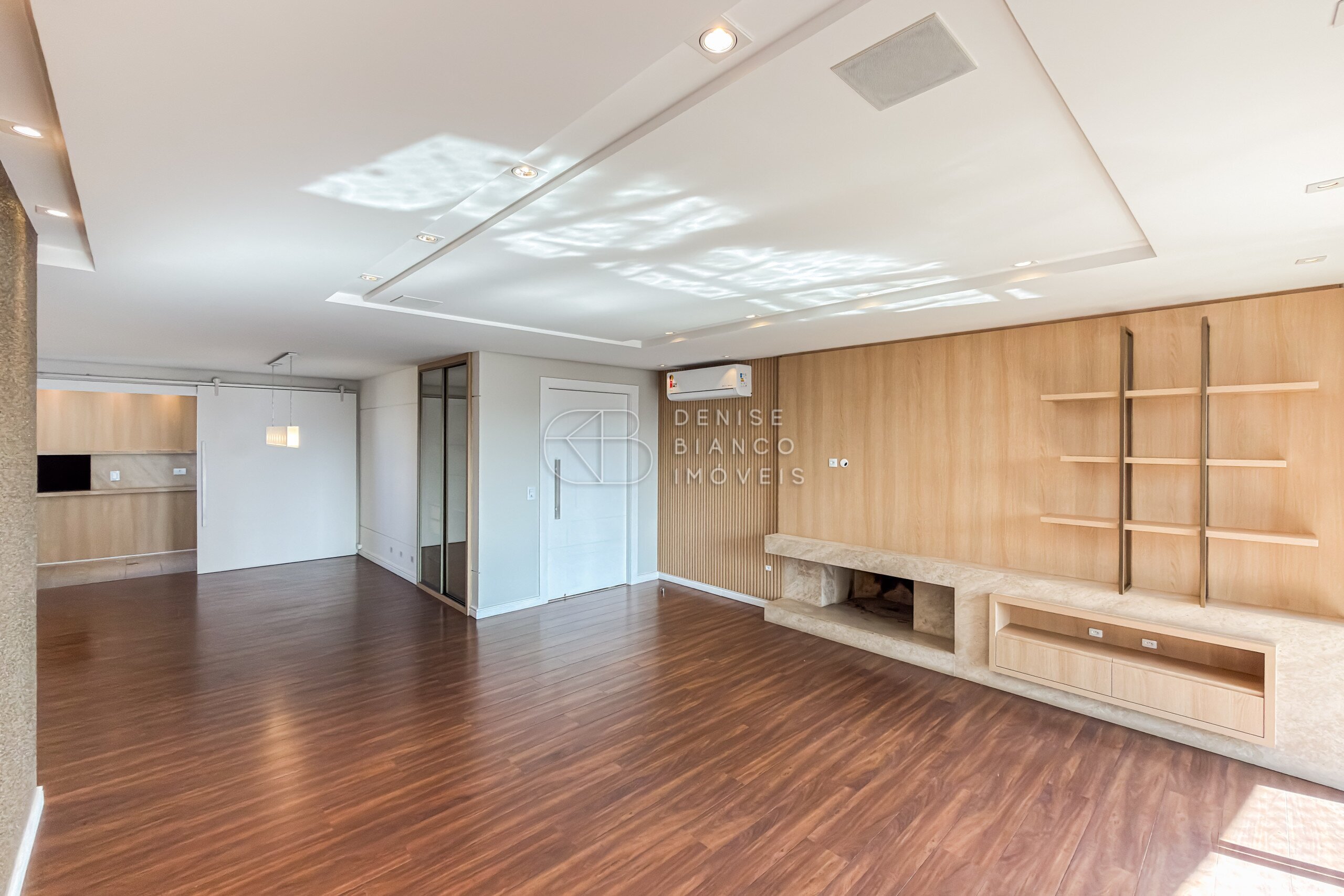 APARTAMENTO em Água Verde - Ref: DB0156