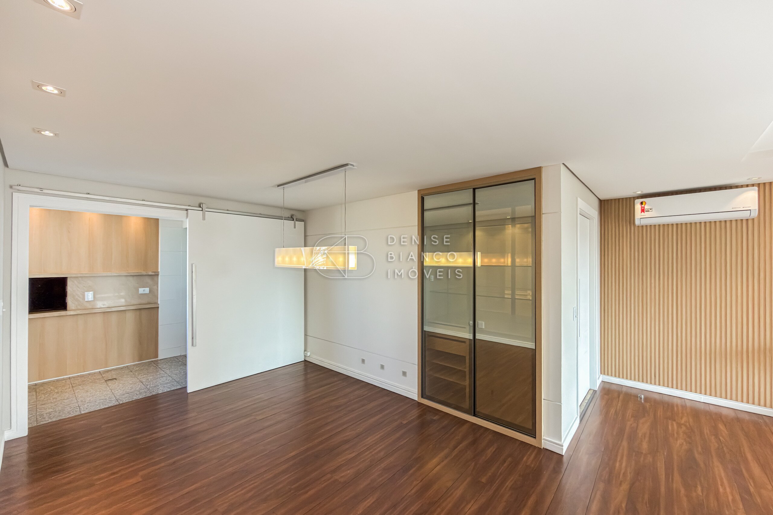 APARTAMENTO em Água Verde - Ref: DB0156