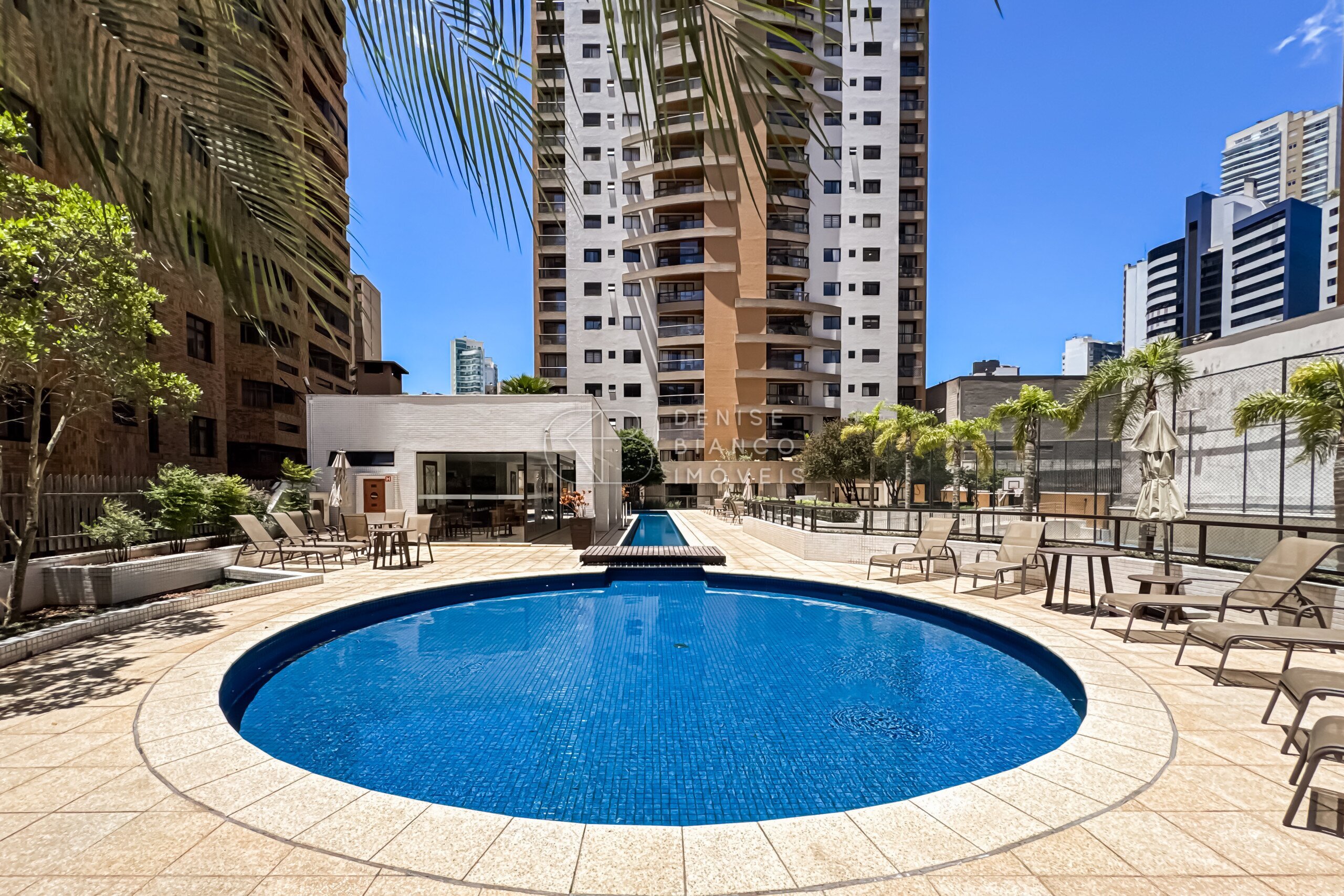 APARTAMENTO em Água Verde - Ref: DB0156