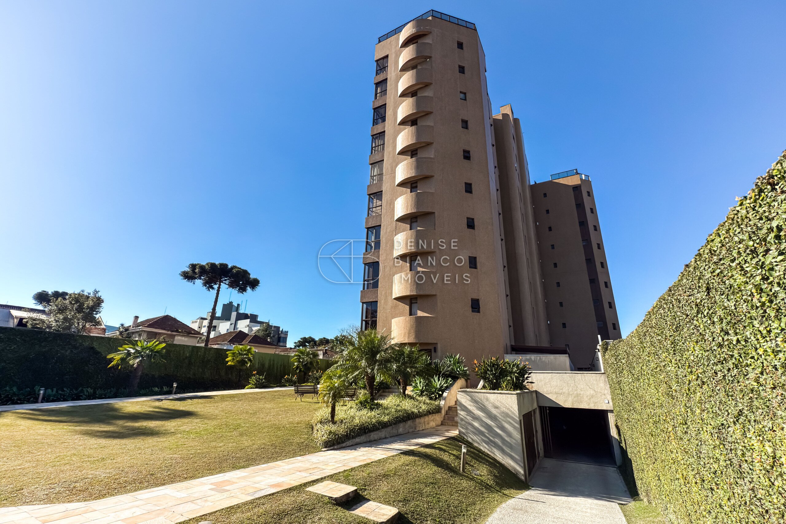 APARTAMENTO em Batel - Ref: DB0160