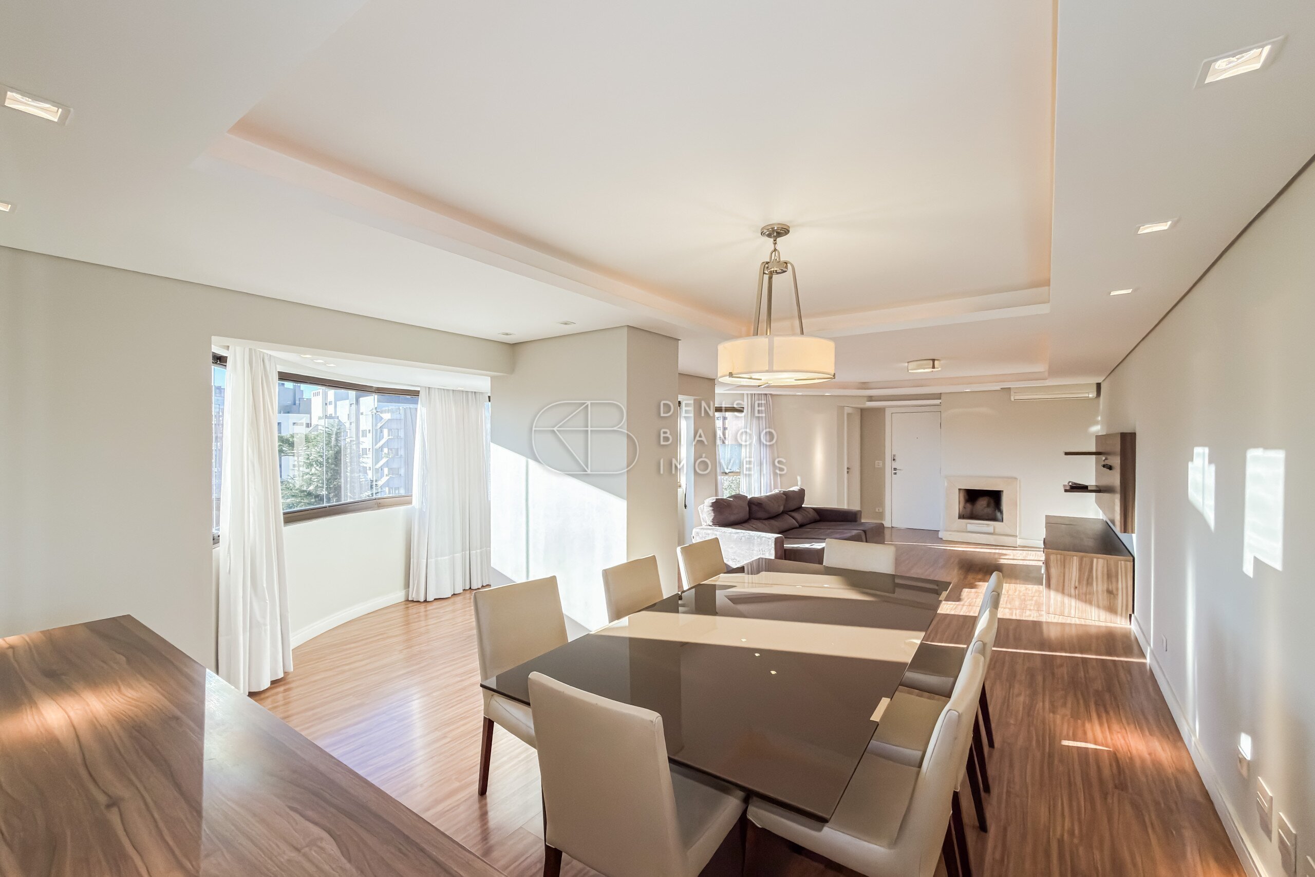 APARTAMENTO em Batel - Ref: DB0160