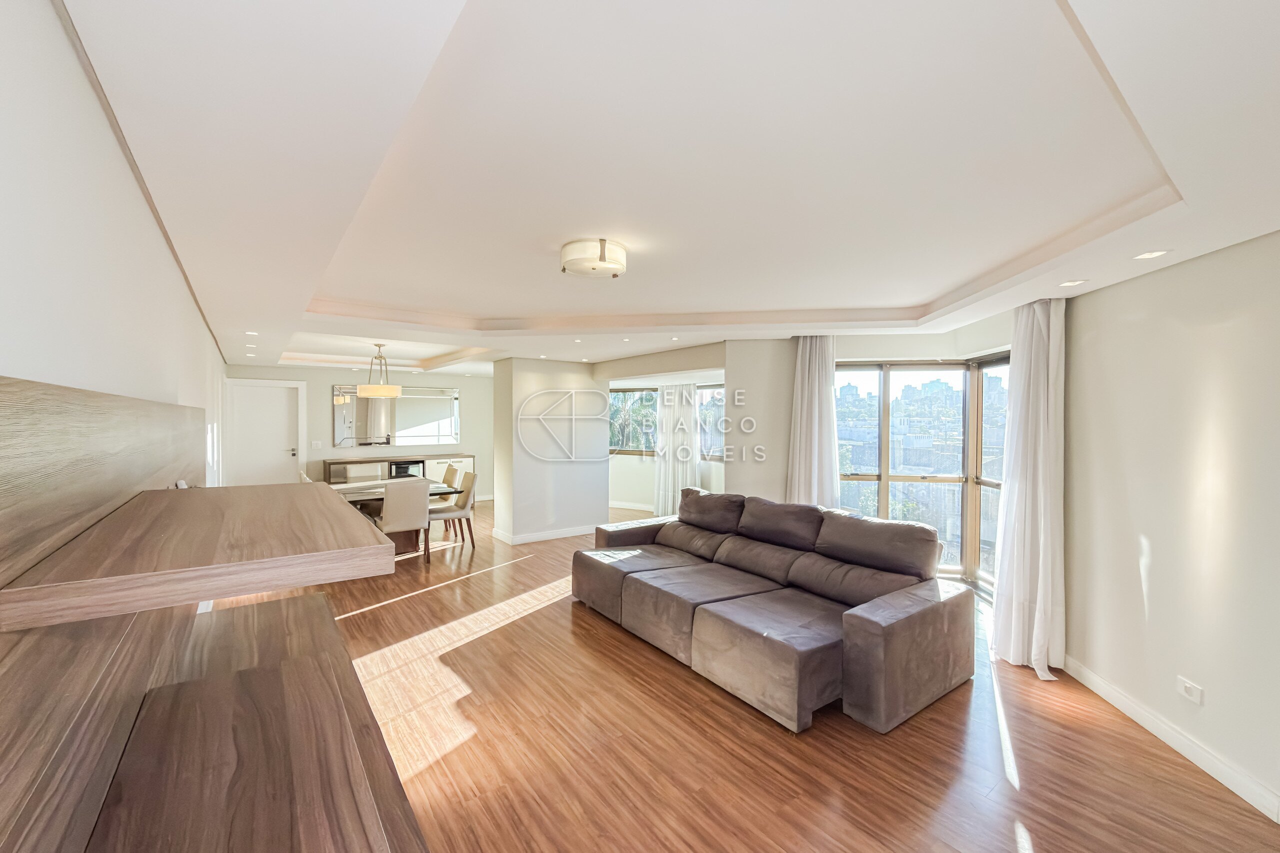 APARTAMENTO em Batel - Ref: DB0160