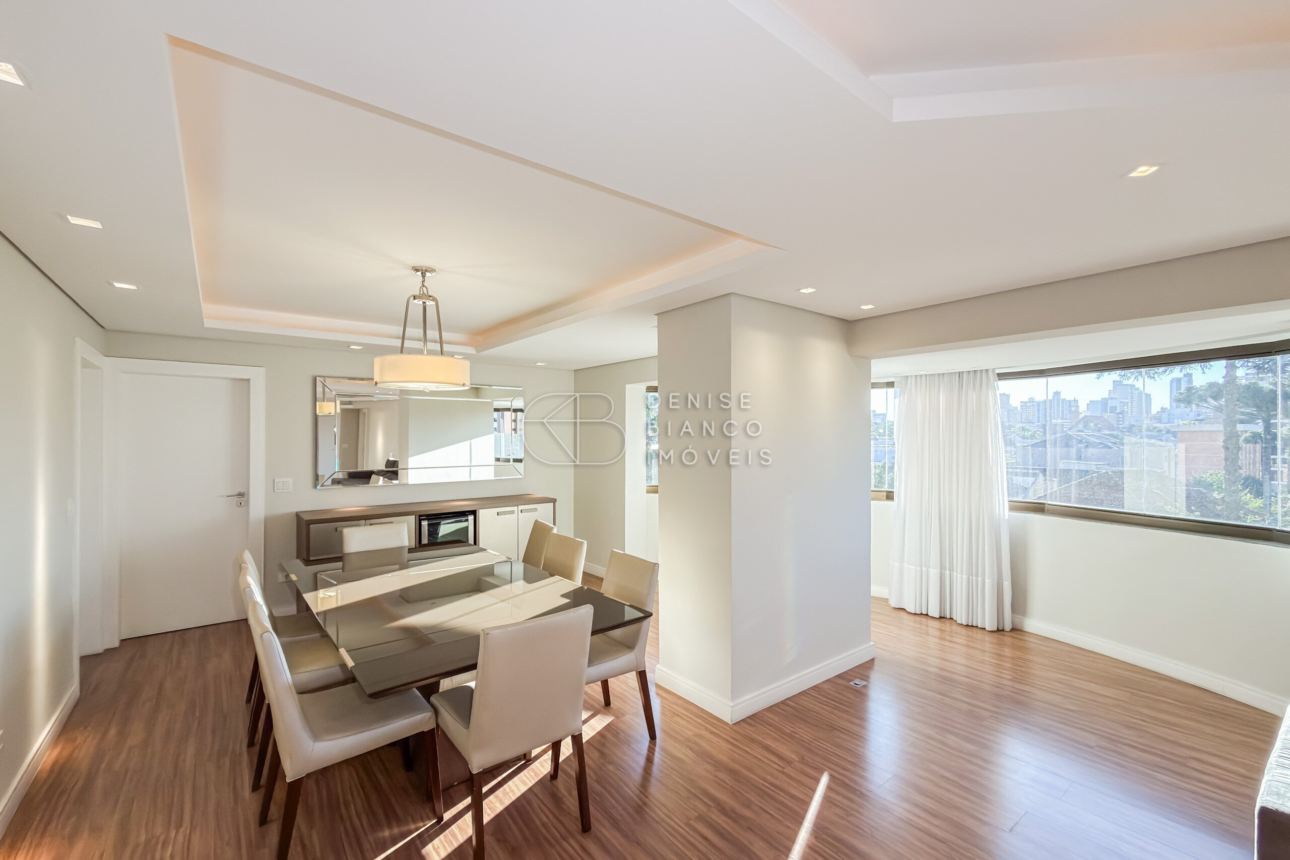 APARTAMENTO em Batel - Ref: DB0160