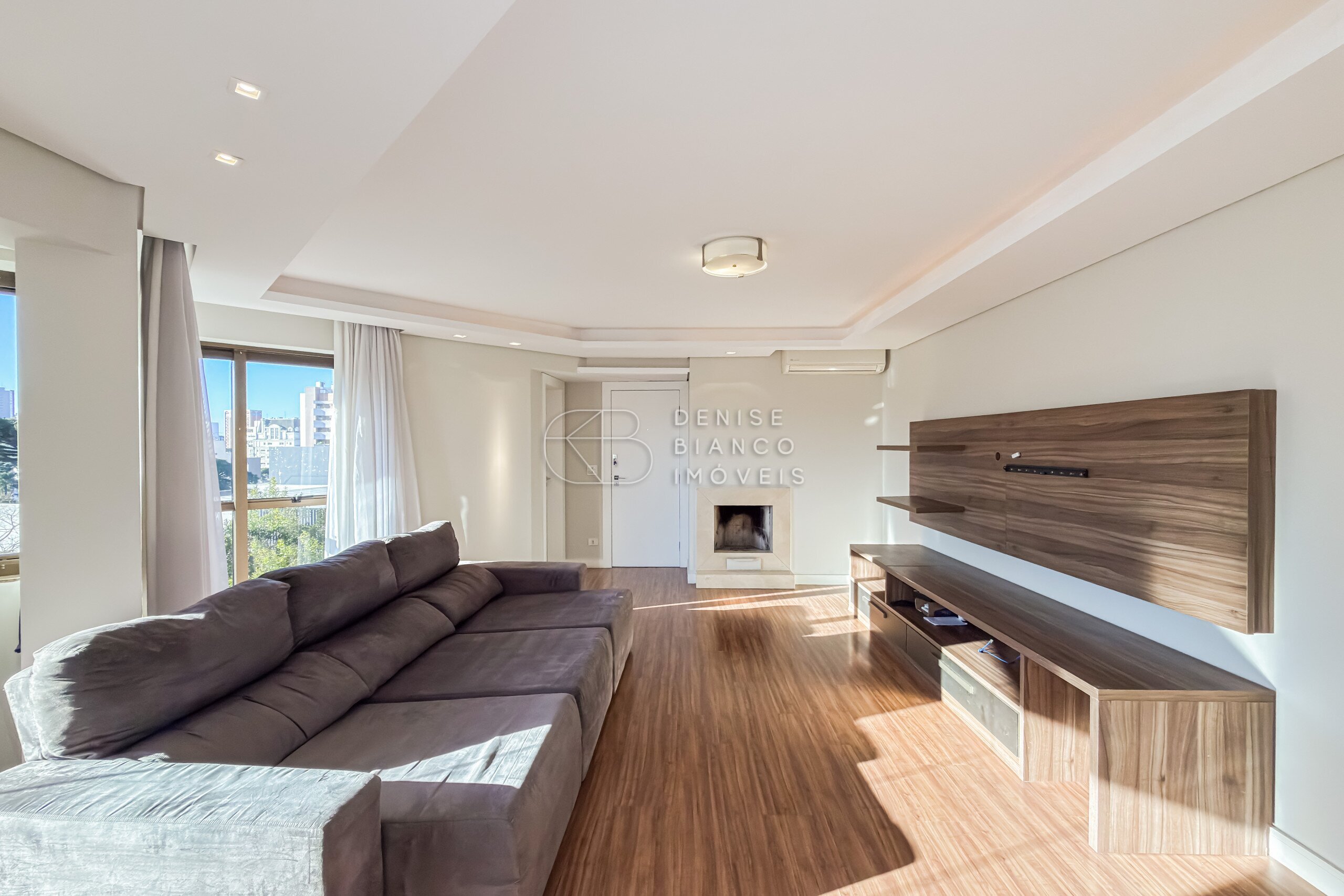 APARTAMENTO em Batel - Ref: DB0160