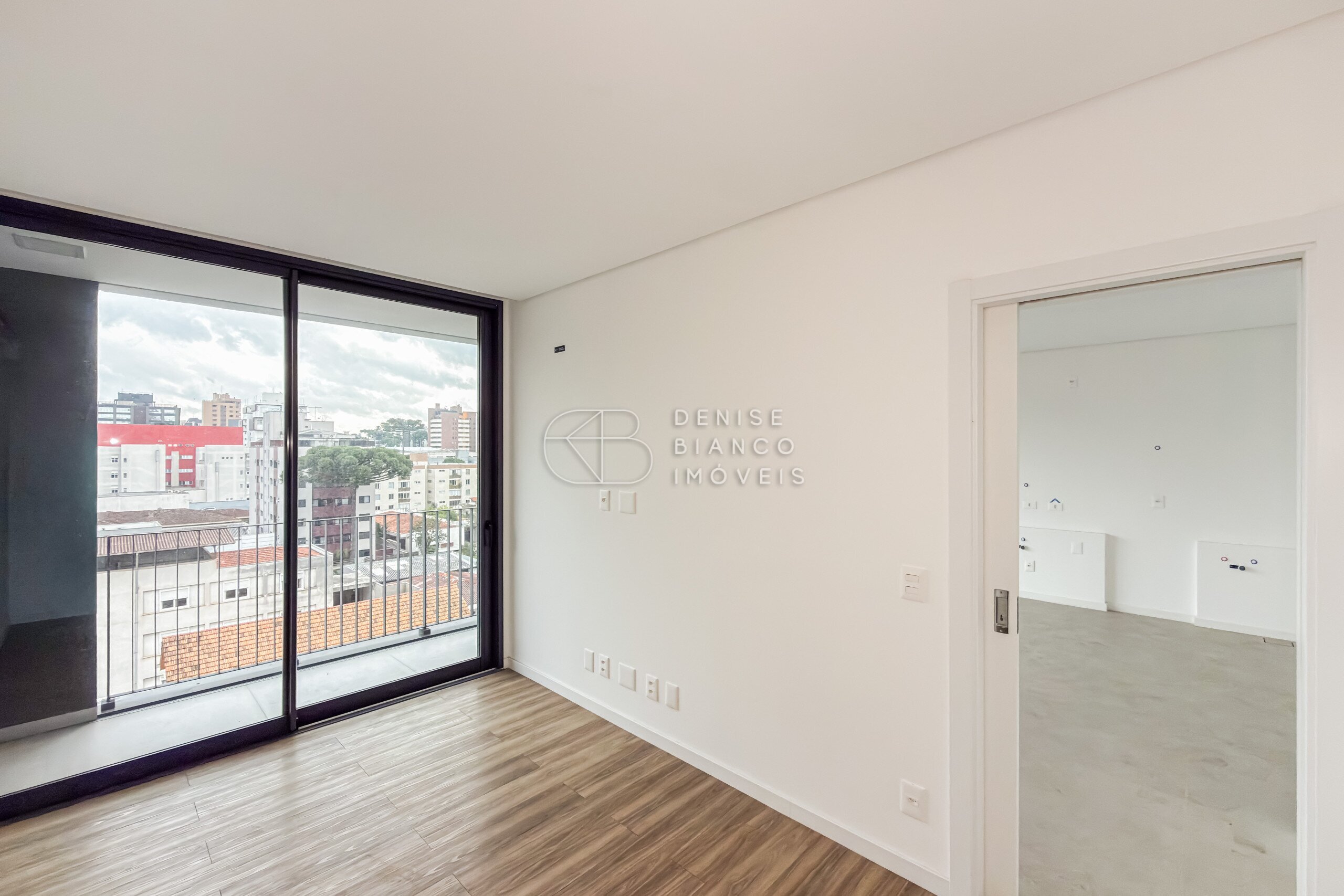 APARTAMENTO em Batel - Ref: DB0162