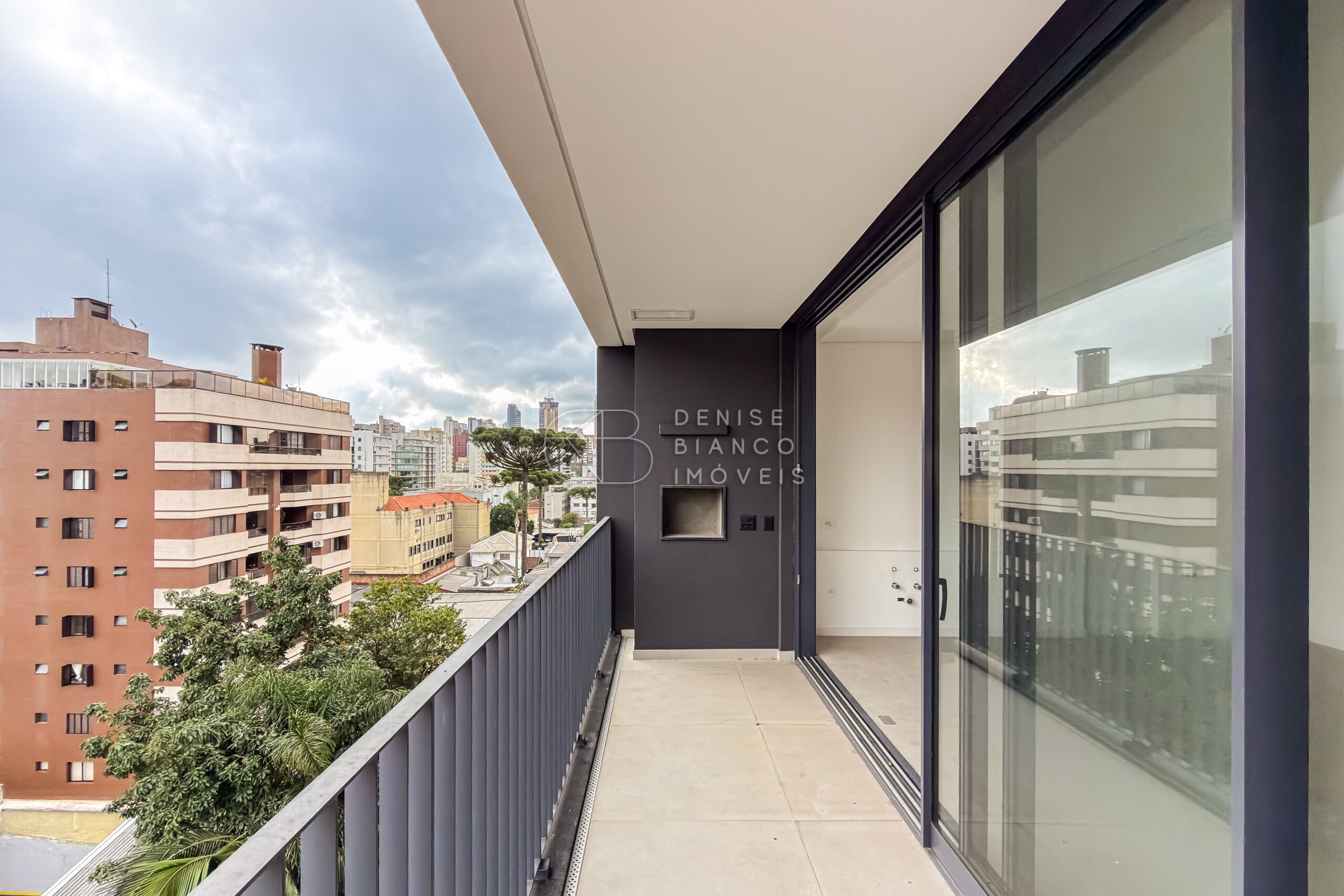 APARTAMENTO em Batel - Ref: DB0168