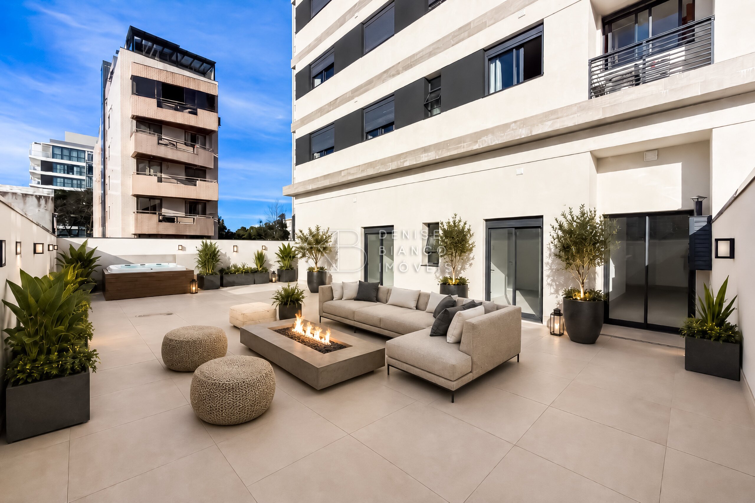 APARTAMENTO em Água Verde - Ref: DB0174